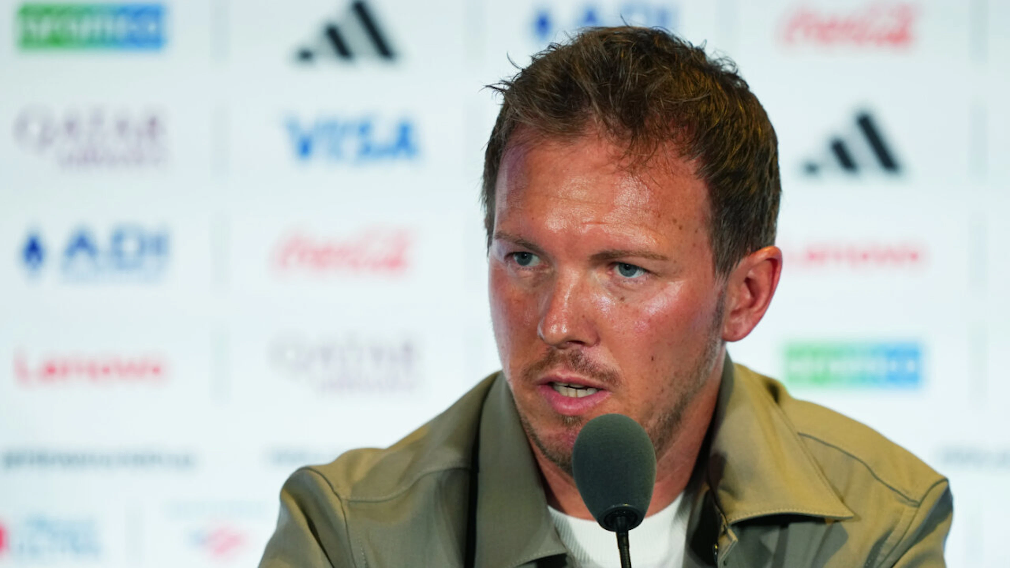 Julian Nagelsmann versucht an der Medienkonferenz, den nächsten deutschen WM-Albtraum zu erklären