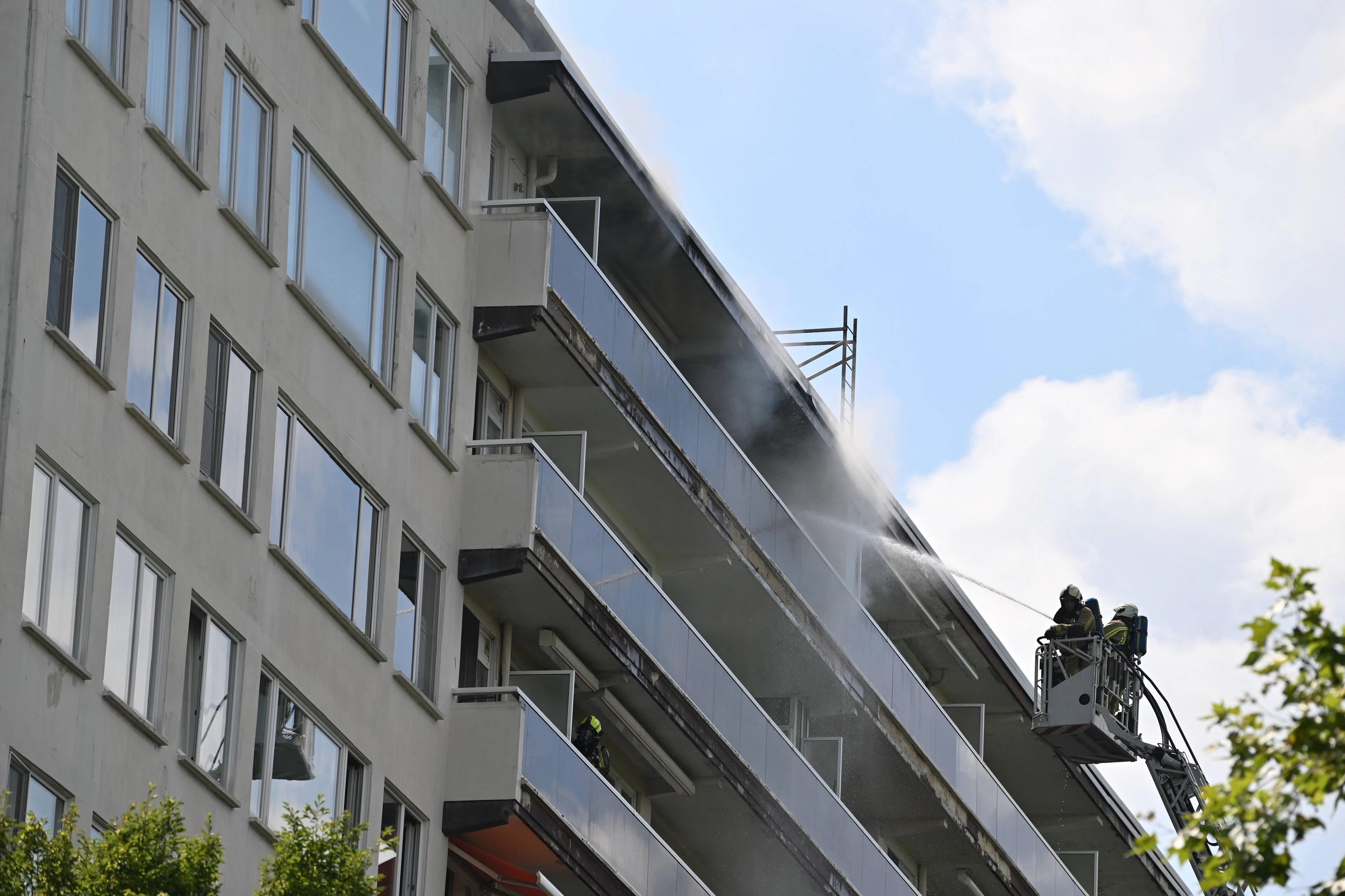 Bei einem Brand in Antwerpen sind mehrere Menschen gestorben und viele verletzt worden.