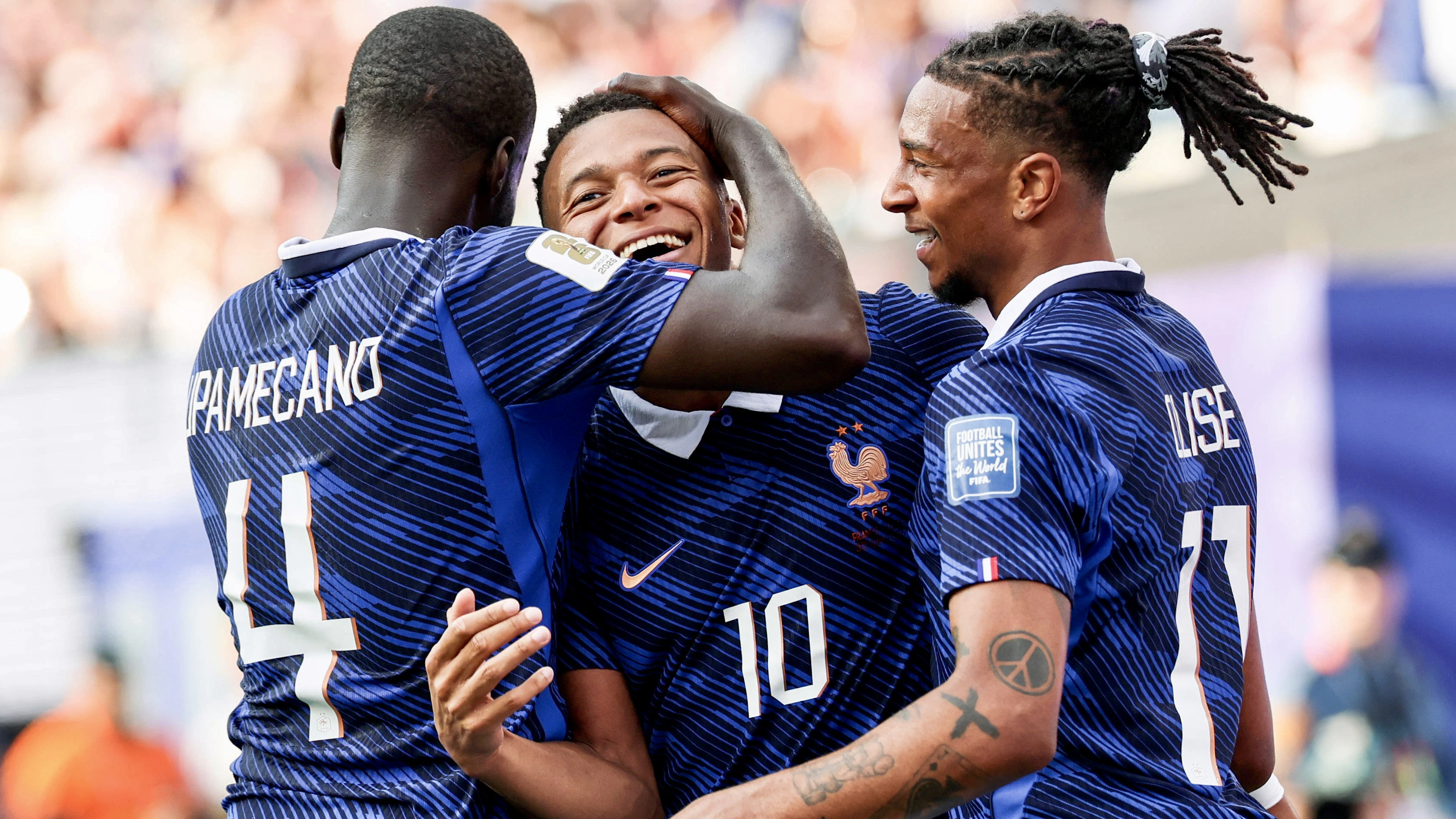 La France, portée par Michael Olise (à dr.), impressionne notre consultant Guillaume Hoarau.