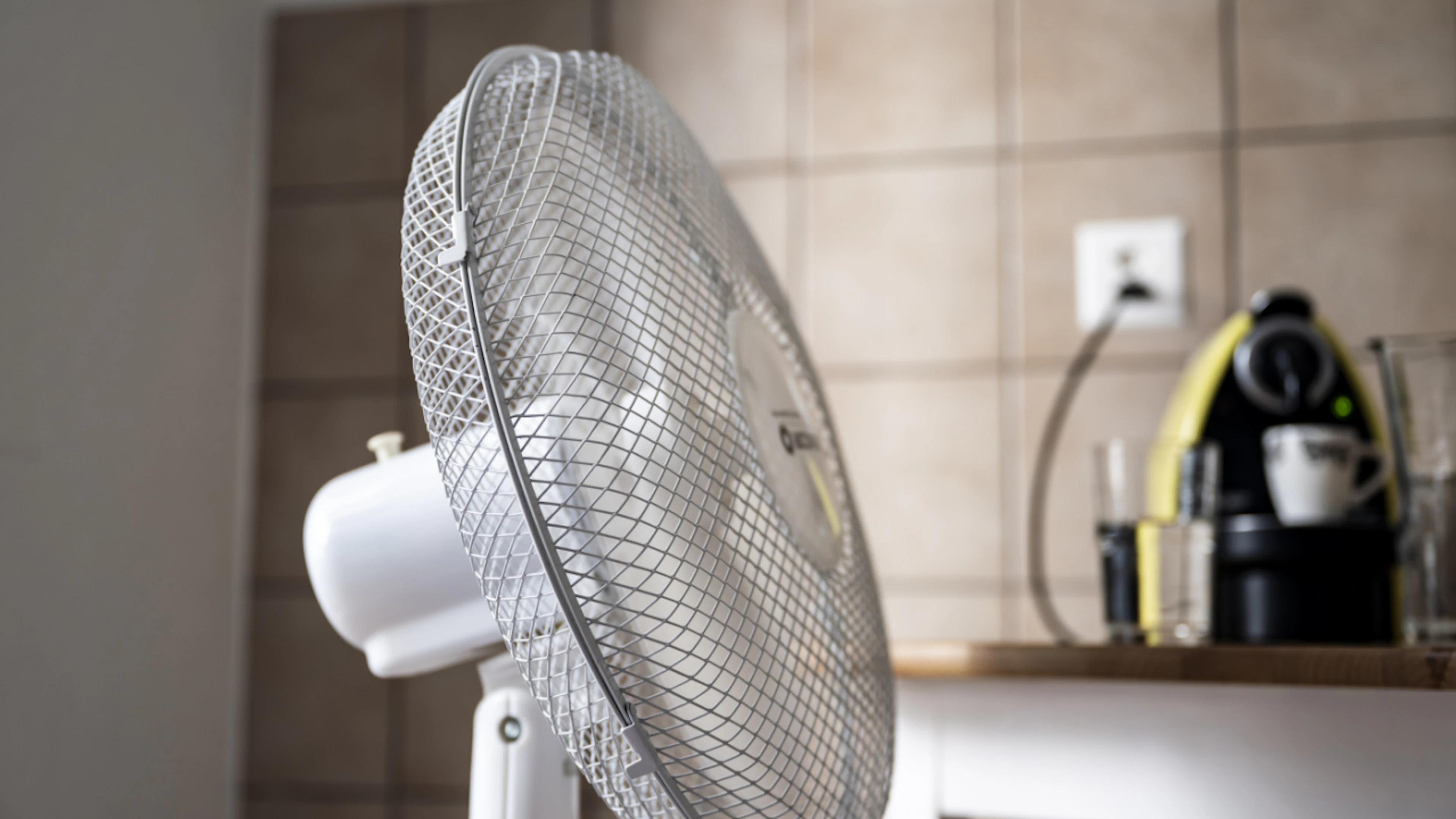 Heiss begehrt wegen Hitzetagen: Ventilatoren und Klimageräte stellten im Juni 2026 neue Verkaufsrekorde aus. Bei manchen Händler wird der Nachschub knapp. (Symbolbild)