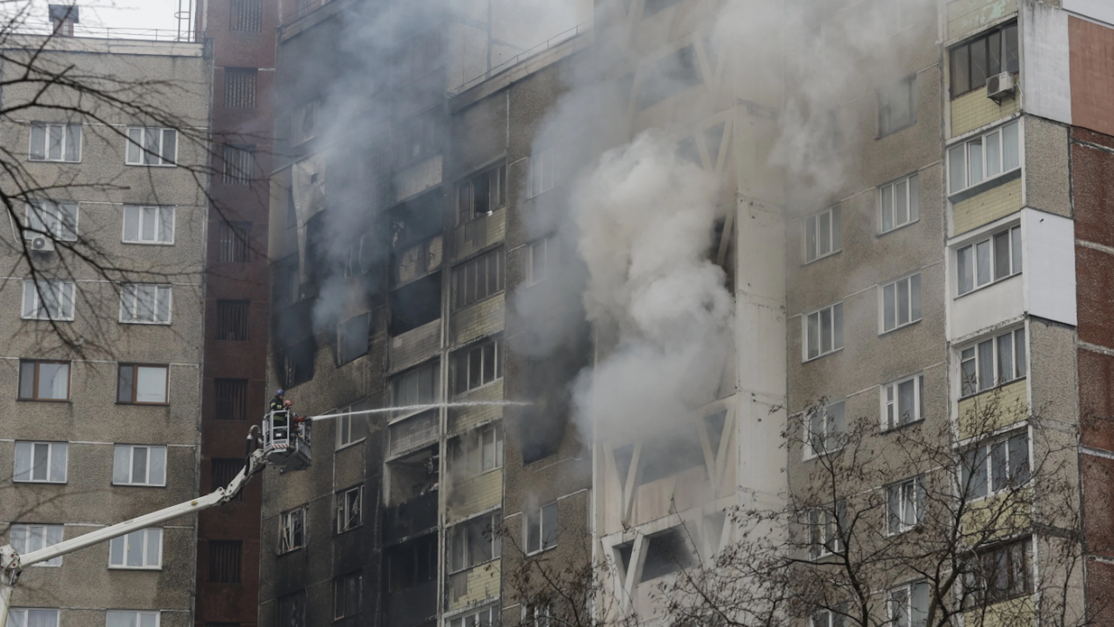Edifici in fiamme a Kiev (foto d'archivio)
