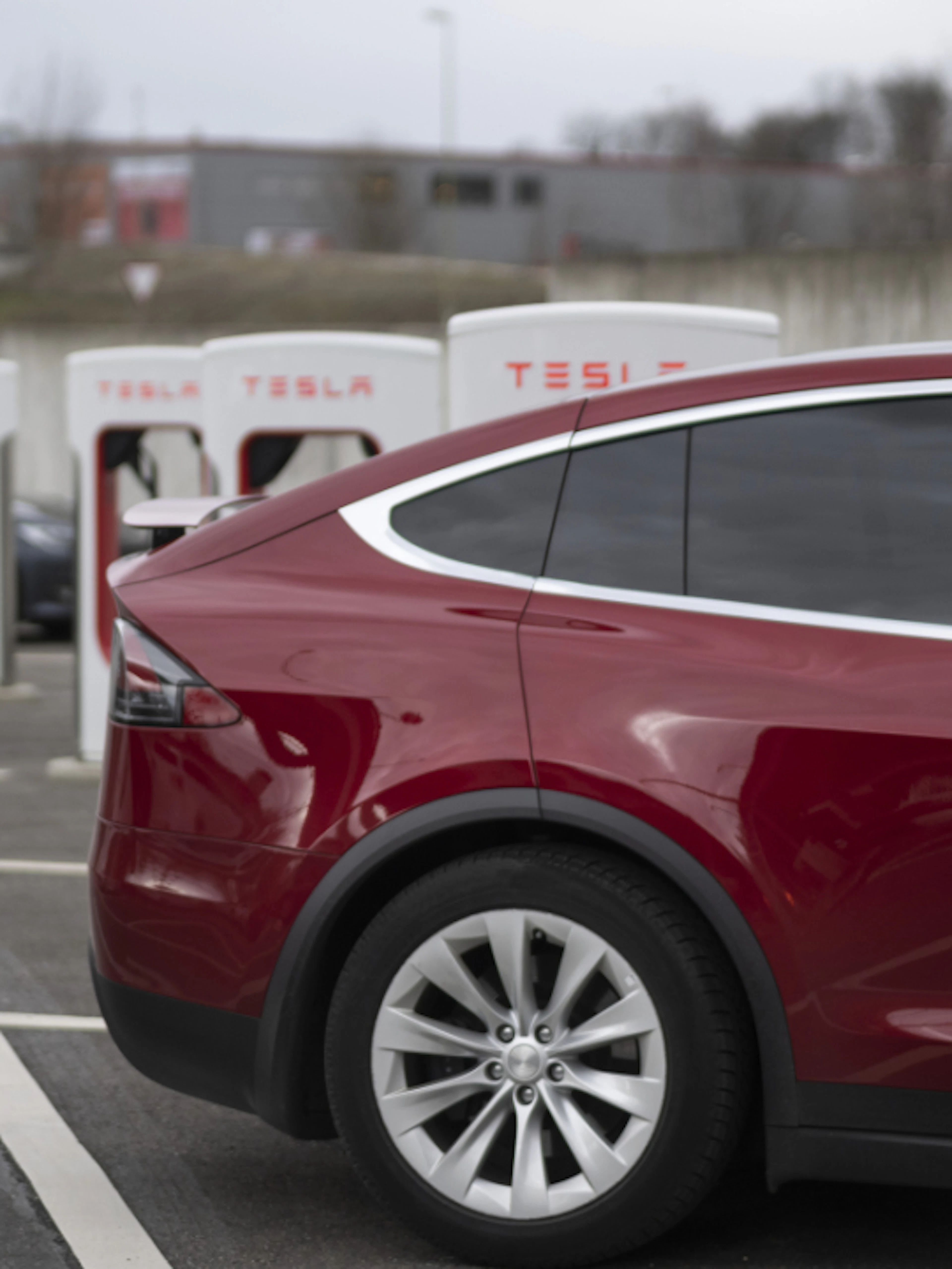 Tesla-Verkäufer wegen Raserei verurteilt – er war nur Beifahrer