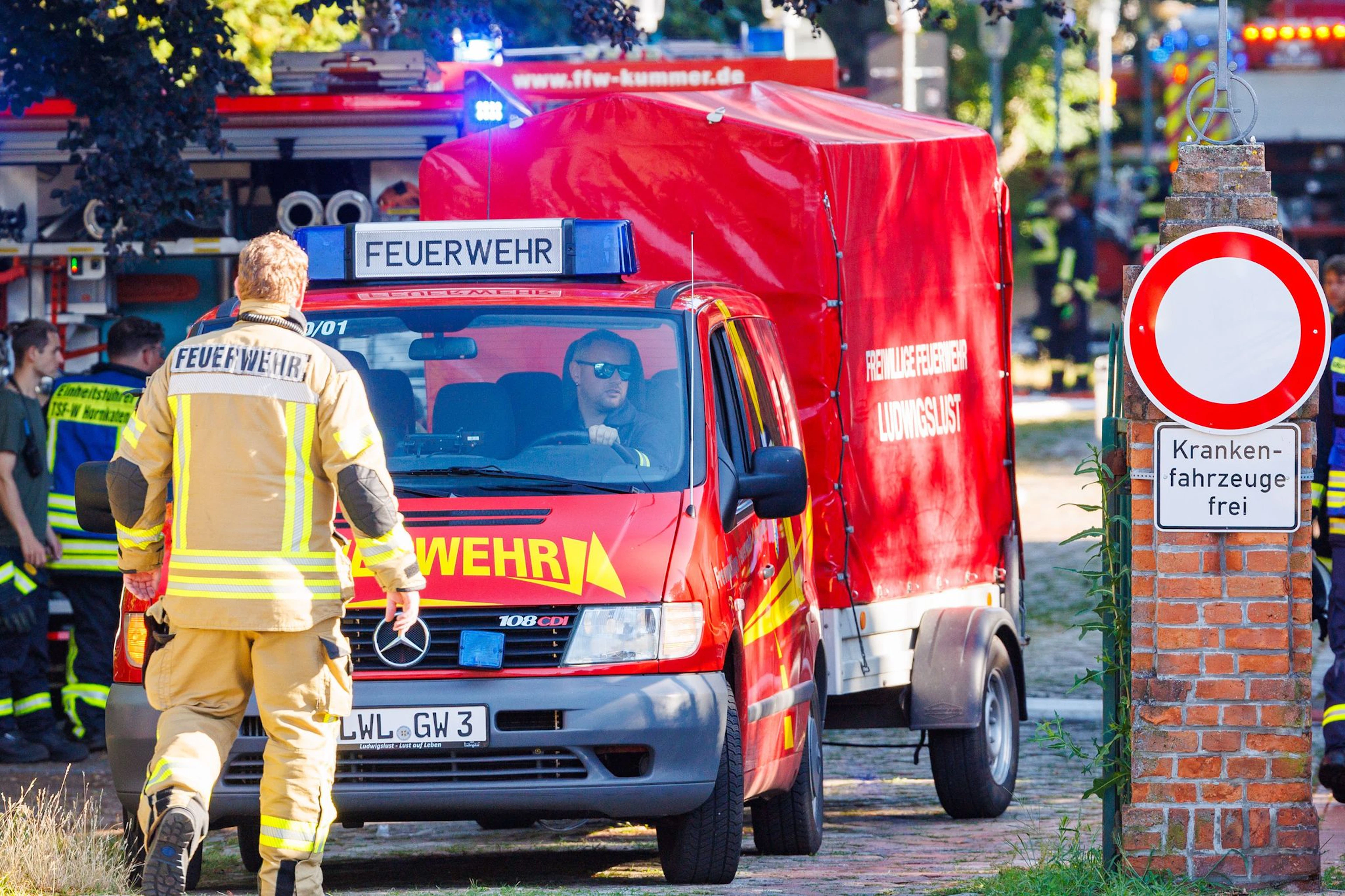 Die Feuerwehr war mit einem Grossaufgebot vor Ort.