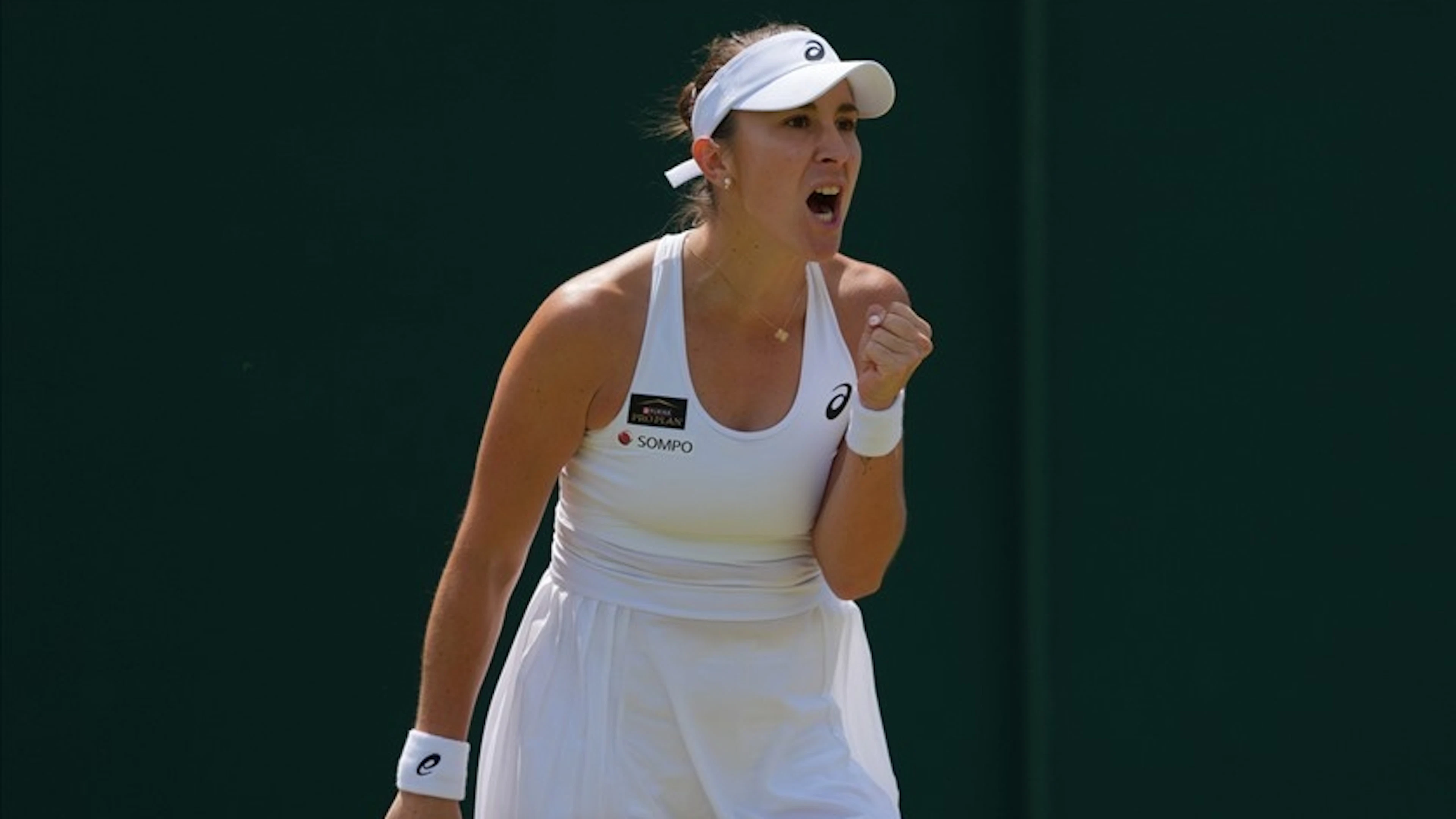 Belinda Bencic, a fatica, agli ottavi di finale a Wimbledon
