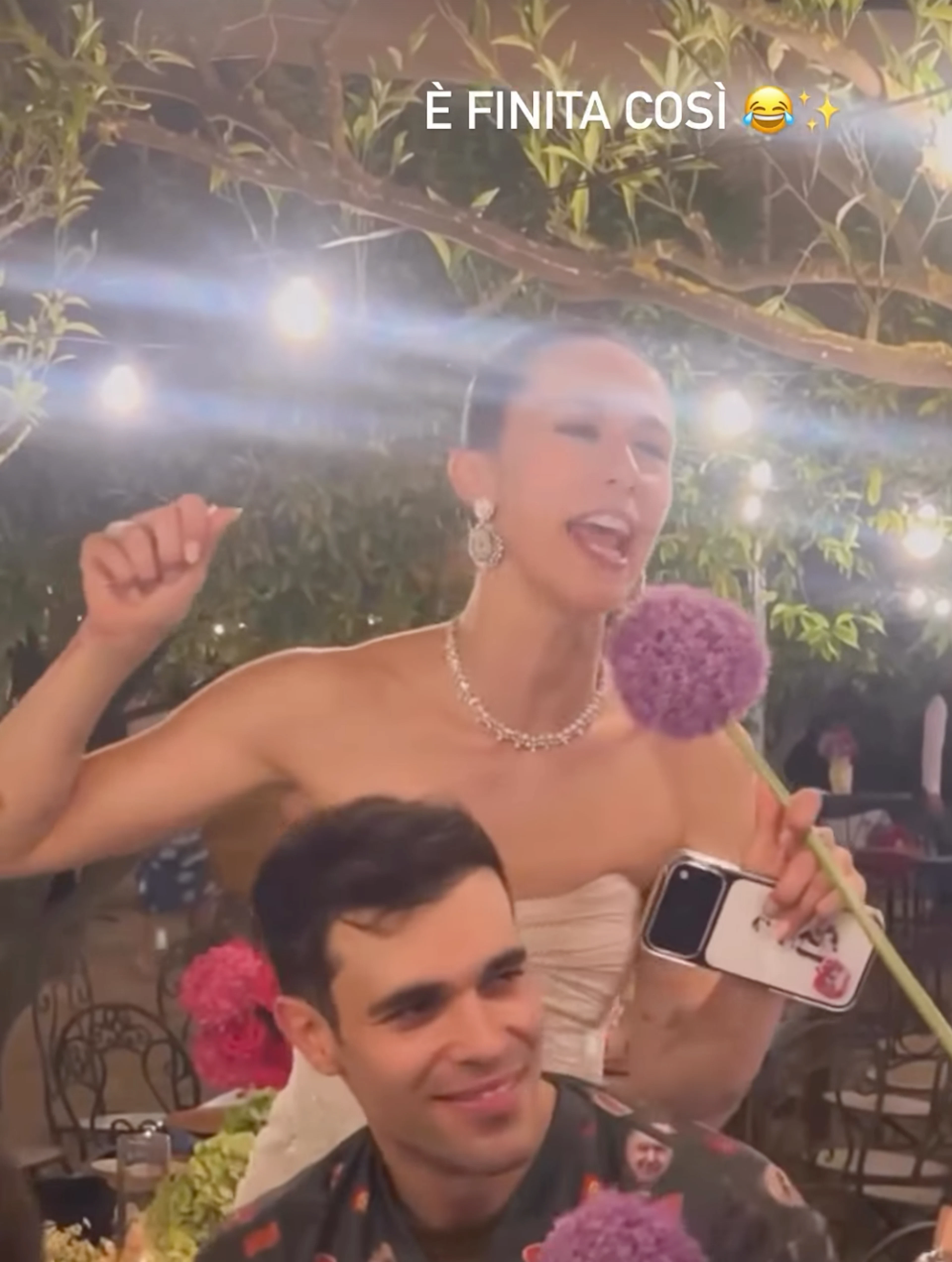 «Und so endet es», schreibt Aurora Ramazzotti zu diesem Partybild.