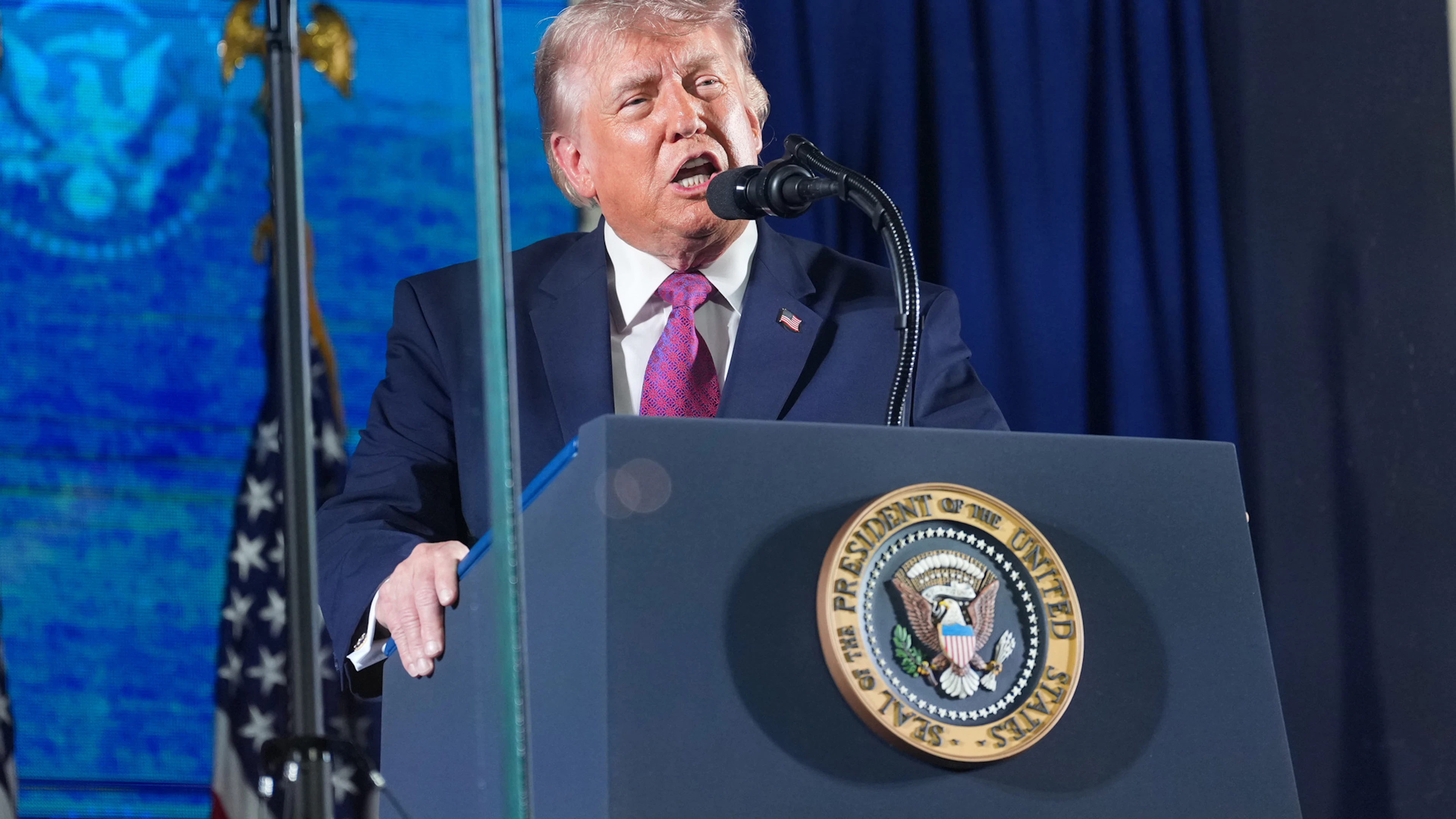 Trump trasforma la festa per i 250 anni degli Stati Uniti in comizio elettorale: «La nostra identità è minacciata, non saremo mai comunisti»