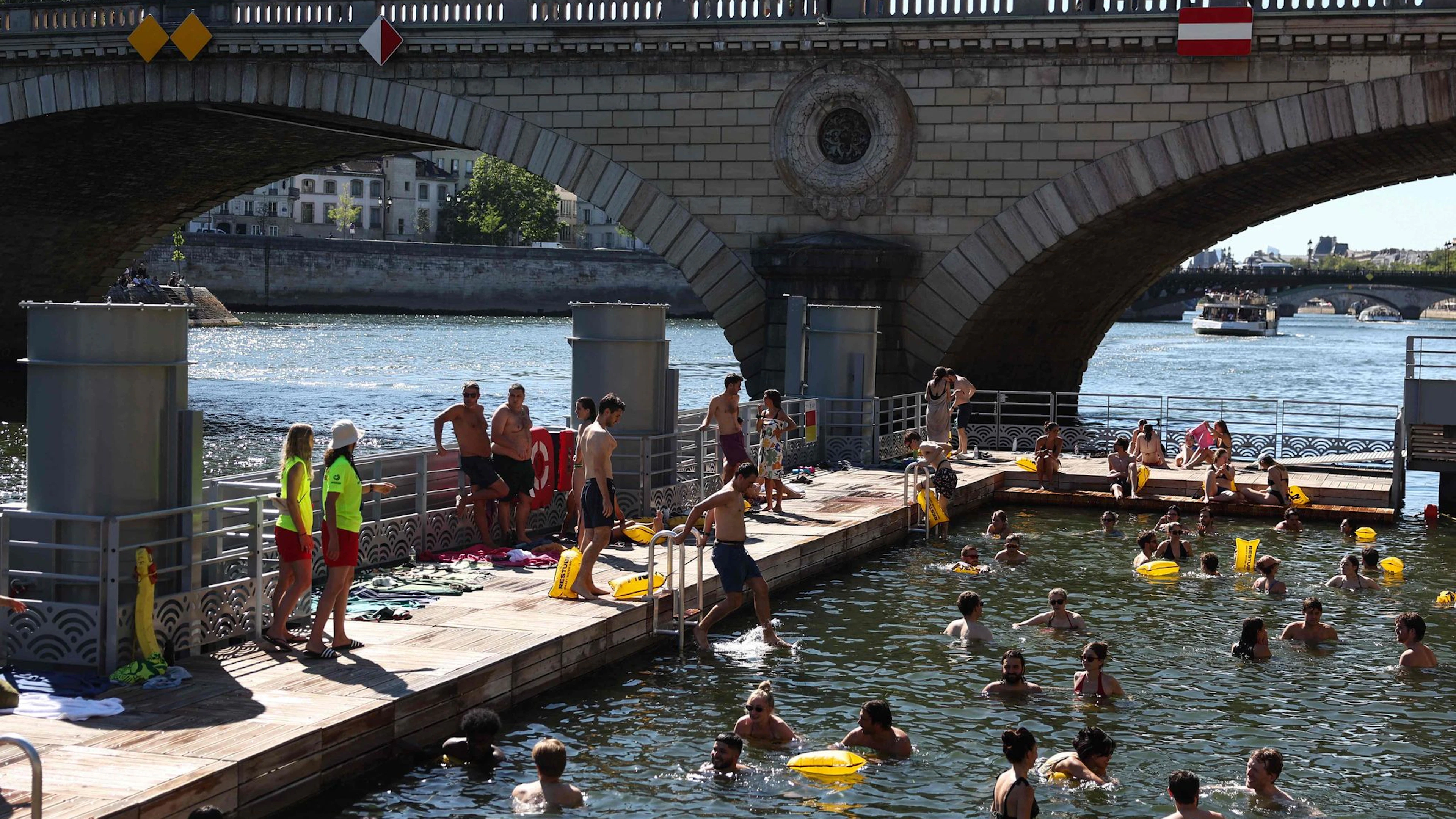 Die Freibäder in der Seine in Paris waren im vergangenen Jahr ein voller Erfolg.
