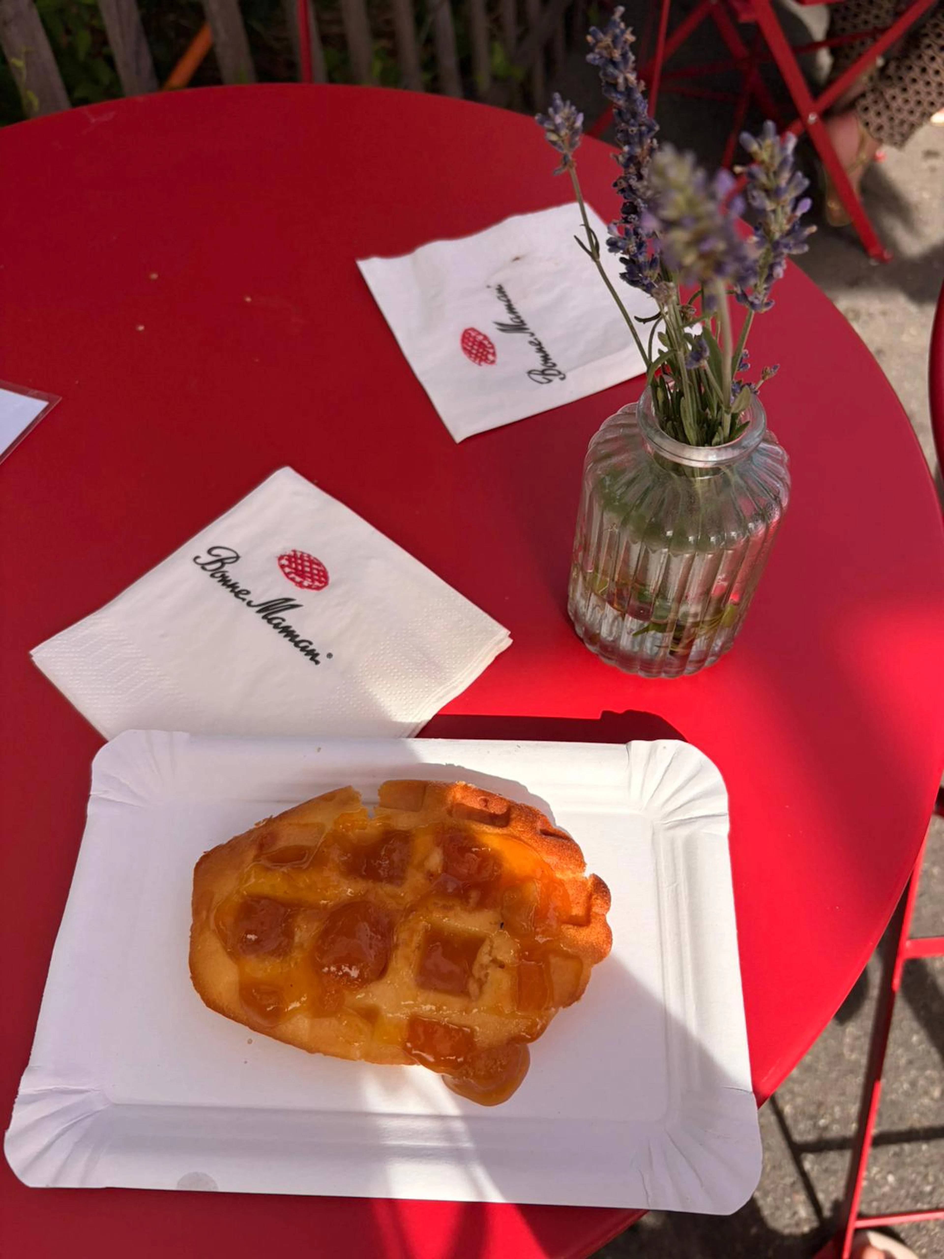 Auch Selenas Liebling: Die Bonne-Maman-Waffel... mhhh...