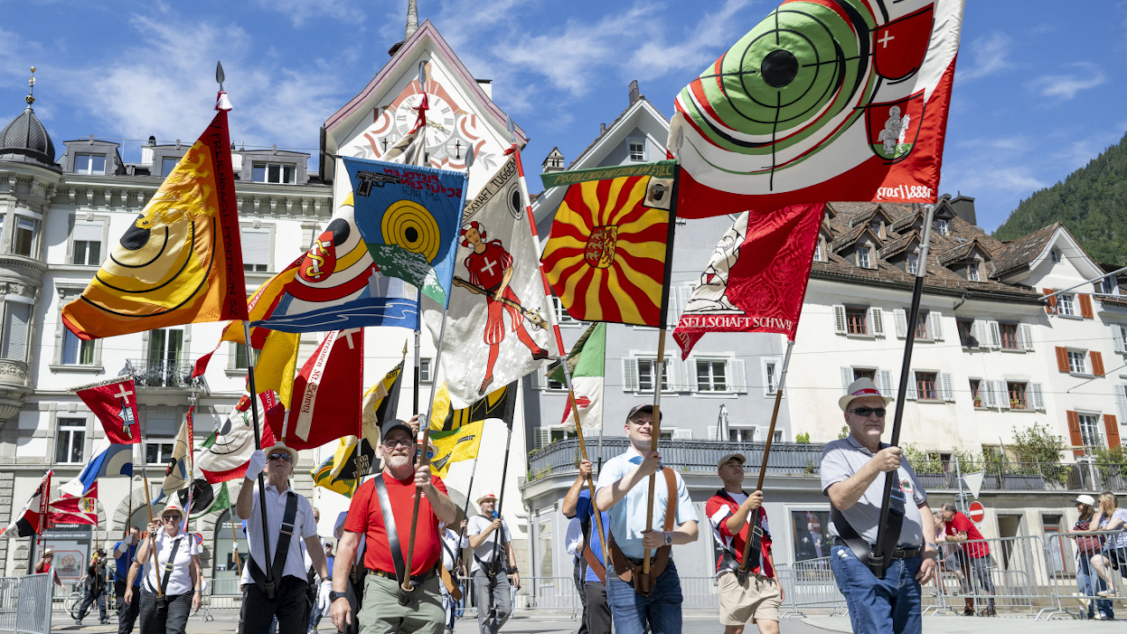 Des milliers de visiteurs à la Fête fédérale de tir aux Grisons
