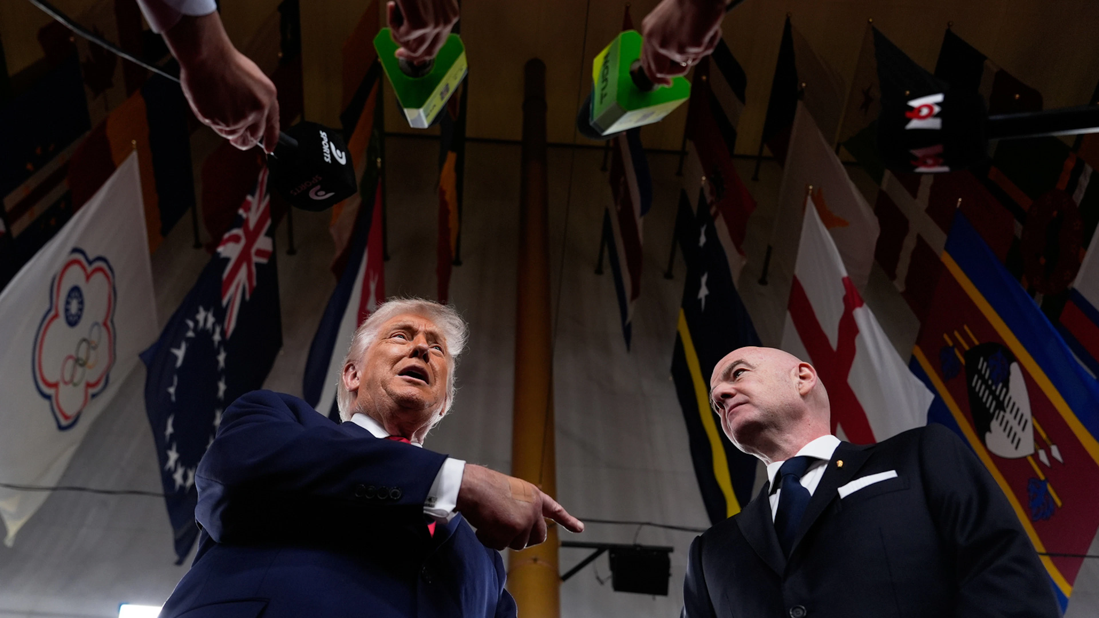 Wie gross ist Donald Trumps Einfluss auf die FIFA und ihren Chef Gianni Infantino (M)? (Archivbild)