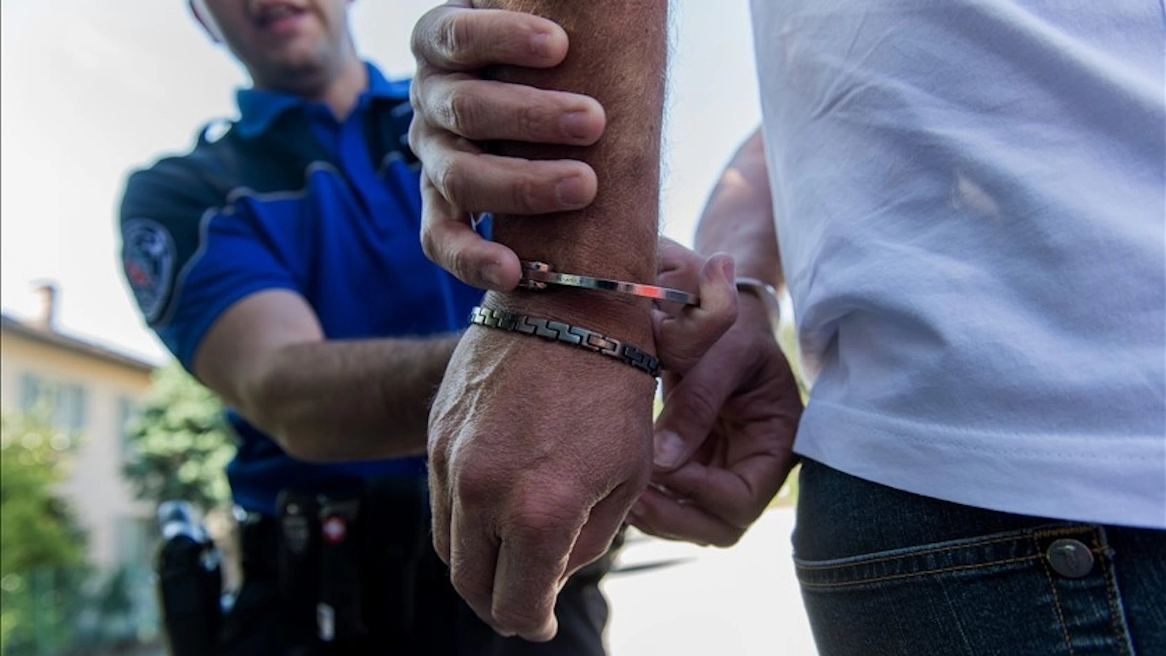 Nuovi indizi contro l'ex poliziotto: revocata la libertà provvisoria.