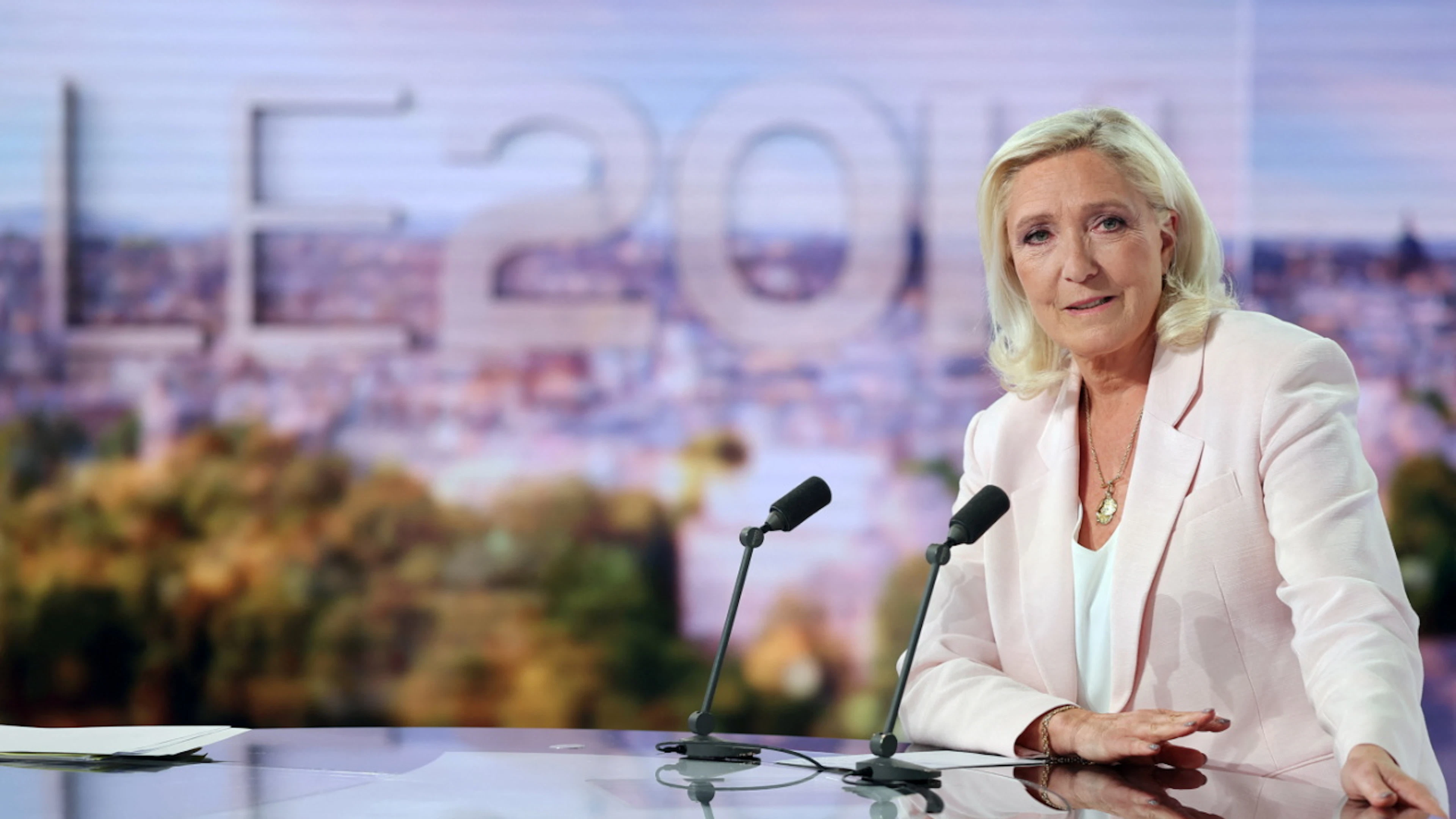 Marine Le Pen ne voit pas sa candidature menacée par la justice