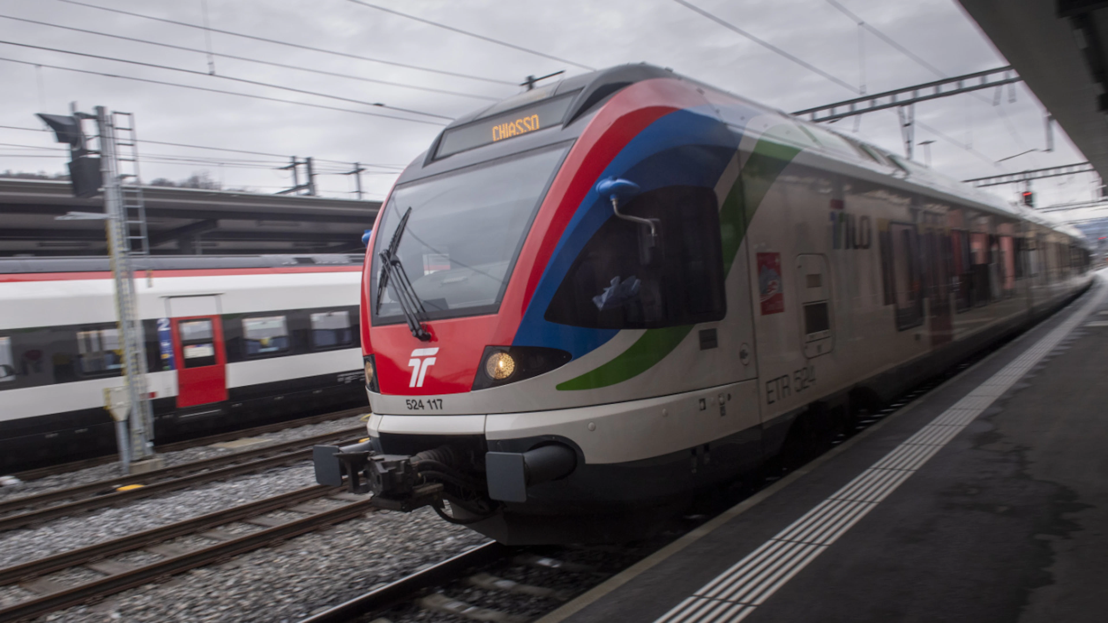 Ferrovienord riemetterà il bando di gara per l'acquisto di nuovi treni destinati al servizio transfrontaliero sulla linea RE80 Milano-Locarno.
