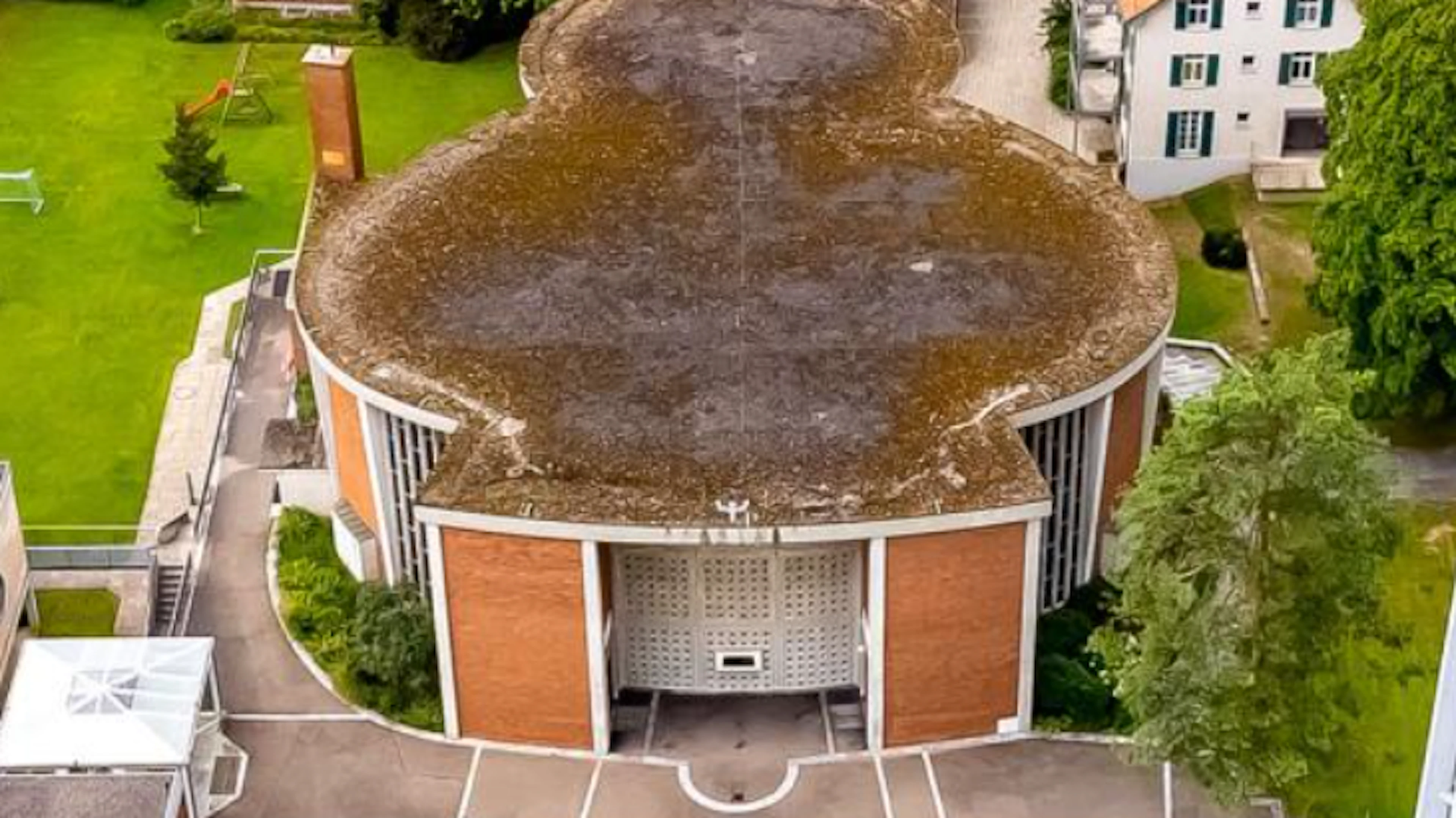 Kirche für Millionen renoviert – jetzt versteht keiner den Pfarrer