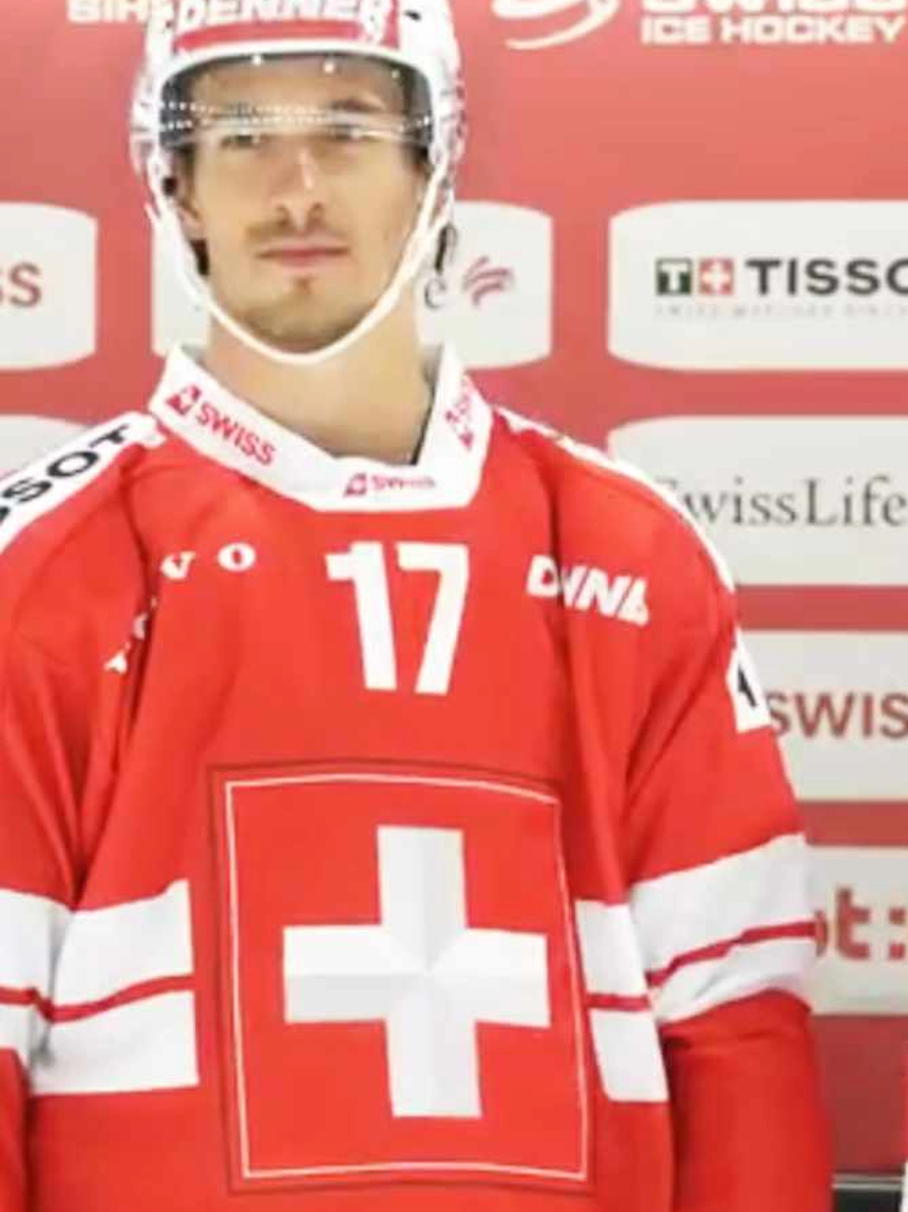 Ecco come sarà la nuova maglia della Nazionale di hockey, dopo il divieto di usare lo stemma