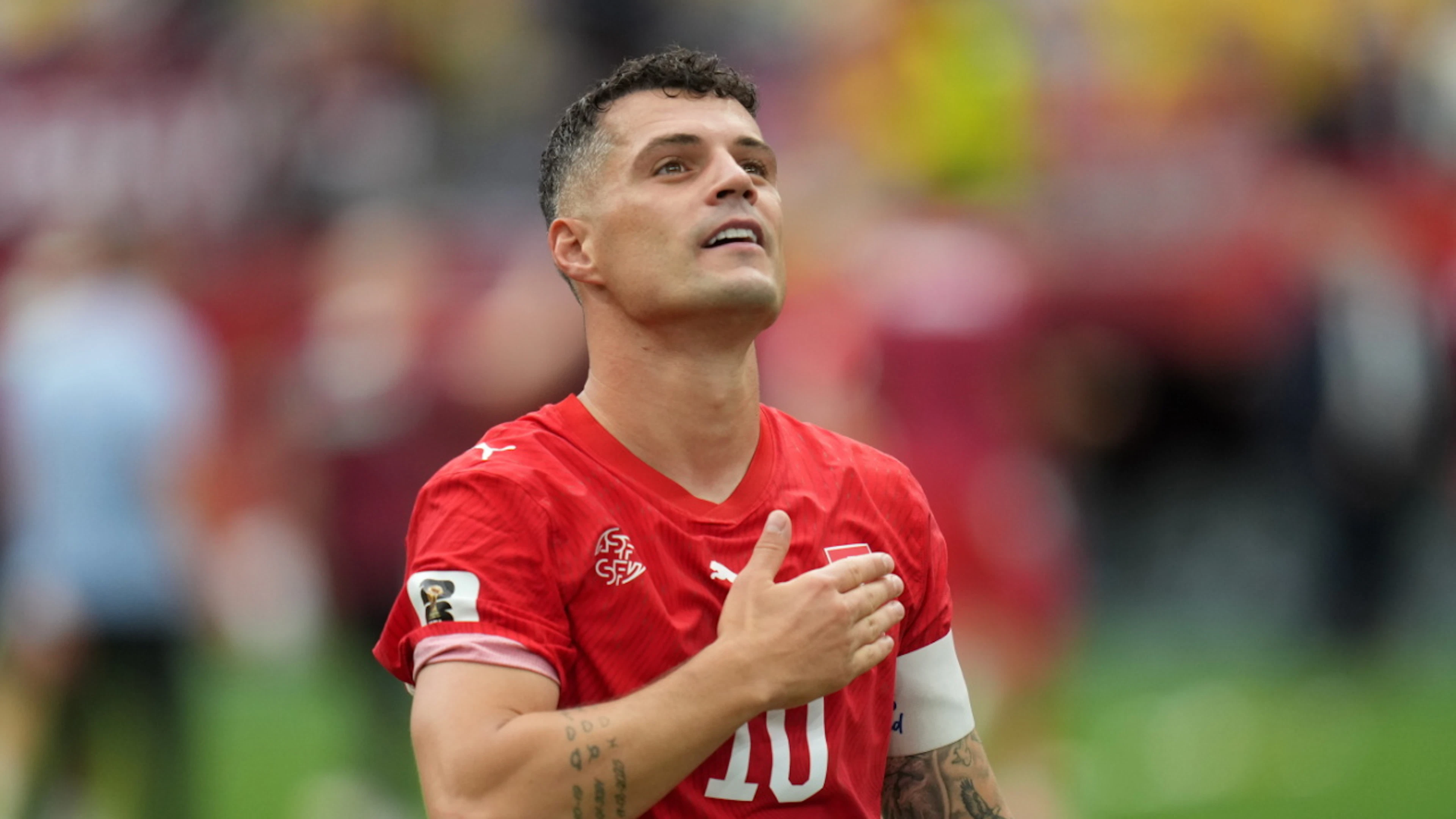 Granit Xhaka dirigierte, kämpfte, litt, spielte viele Pässe, machte Fehler – und traf im wichtigen ersten Versuch der Schweizer mit etwas Glück vom Punkt