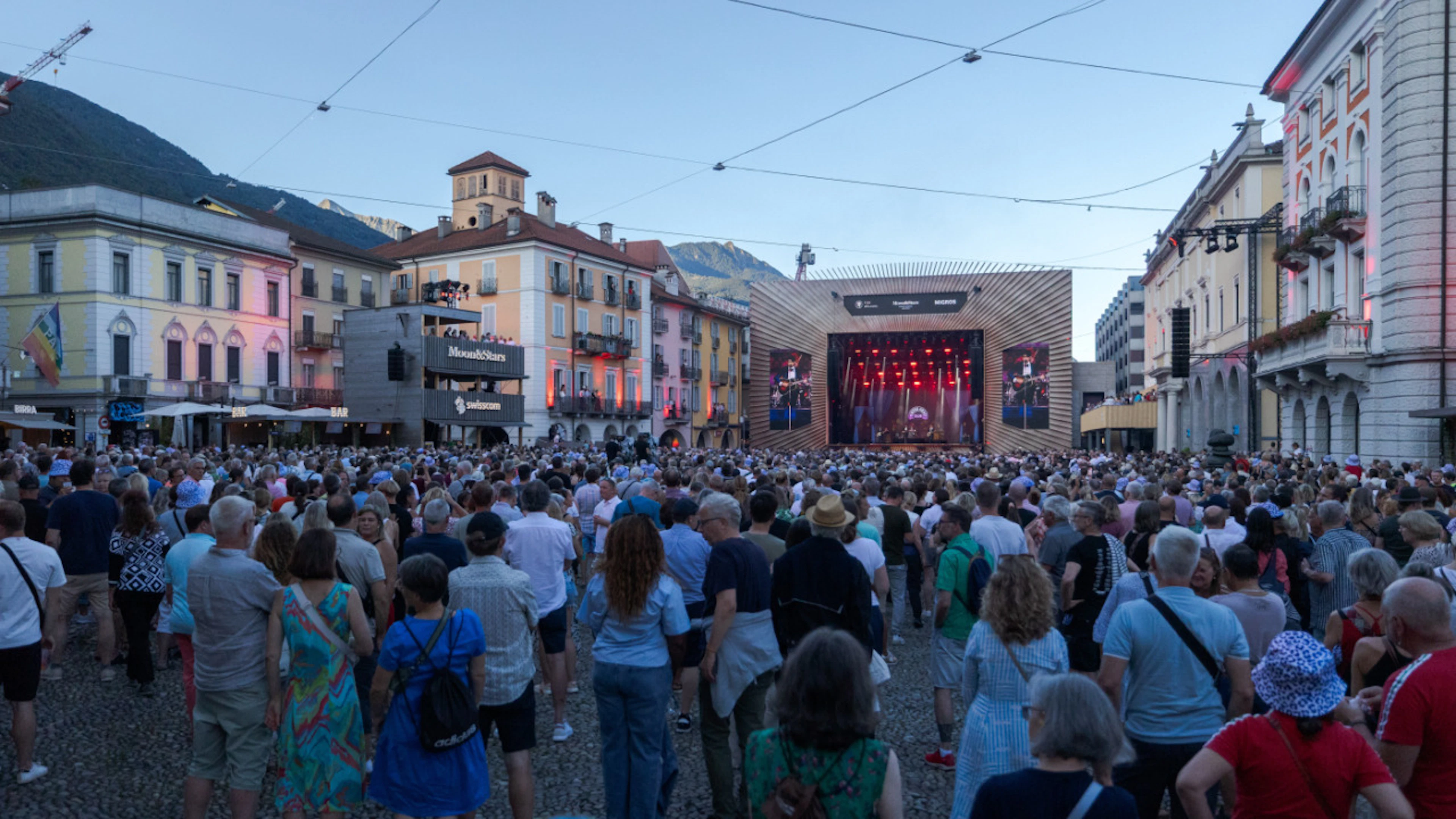 Fussball- statt Musikfans: In der Nacht auf Sonntag wird auf der berühmten Piazza Grande in Locarno der Schweizer WM-Viertelfinal übertragen. (Archivbild)