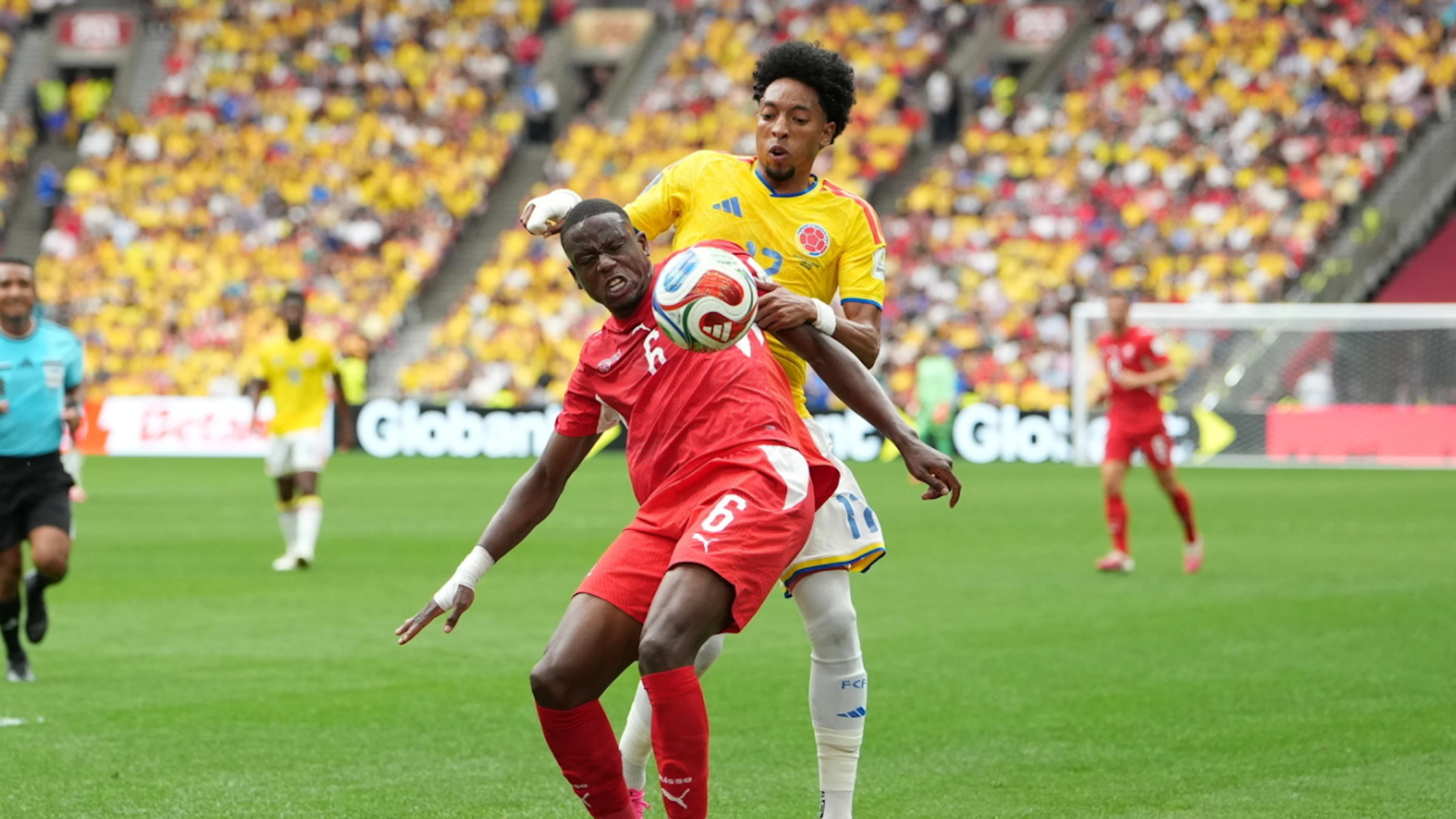 Denis Zakaria, gelernter Mittelfeldspieler, mach als Rechtsverteidiger eine gute Figur