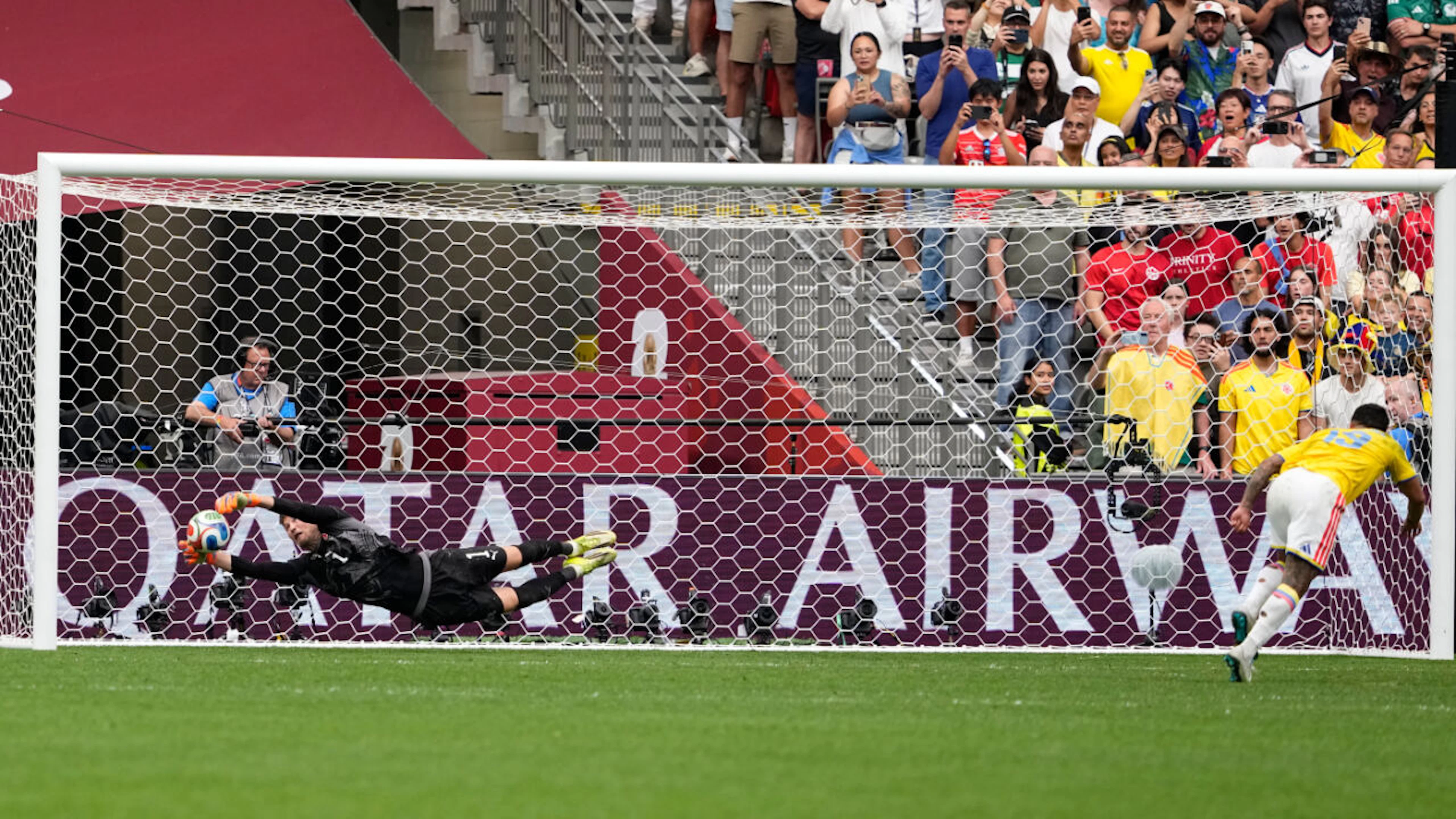 2026: Gregor Kobel hext die Schweiz im Penaltyschiessen gegen Kolumbien in den Viertelfinal