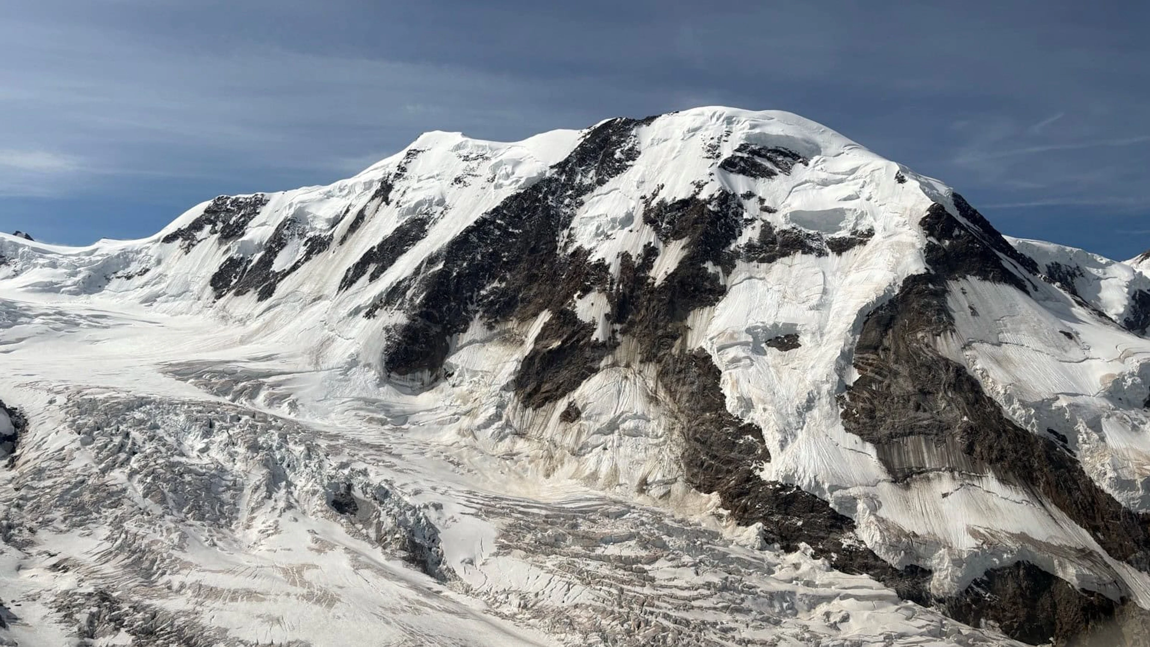 Bergsteiger geraten auf 4300 Meter Höhe in Steinschlag – 34-Jähriger stirbt
