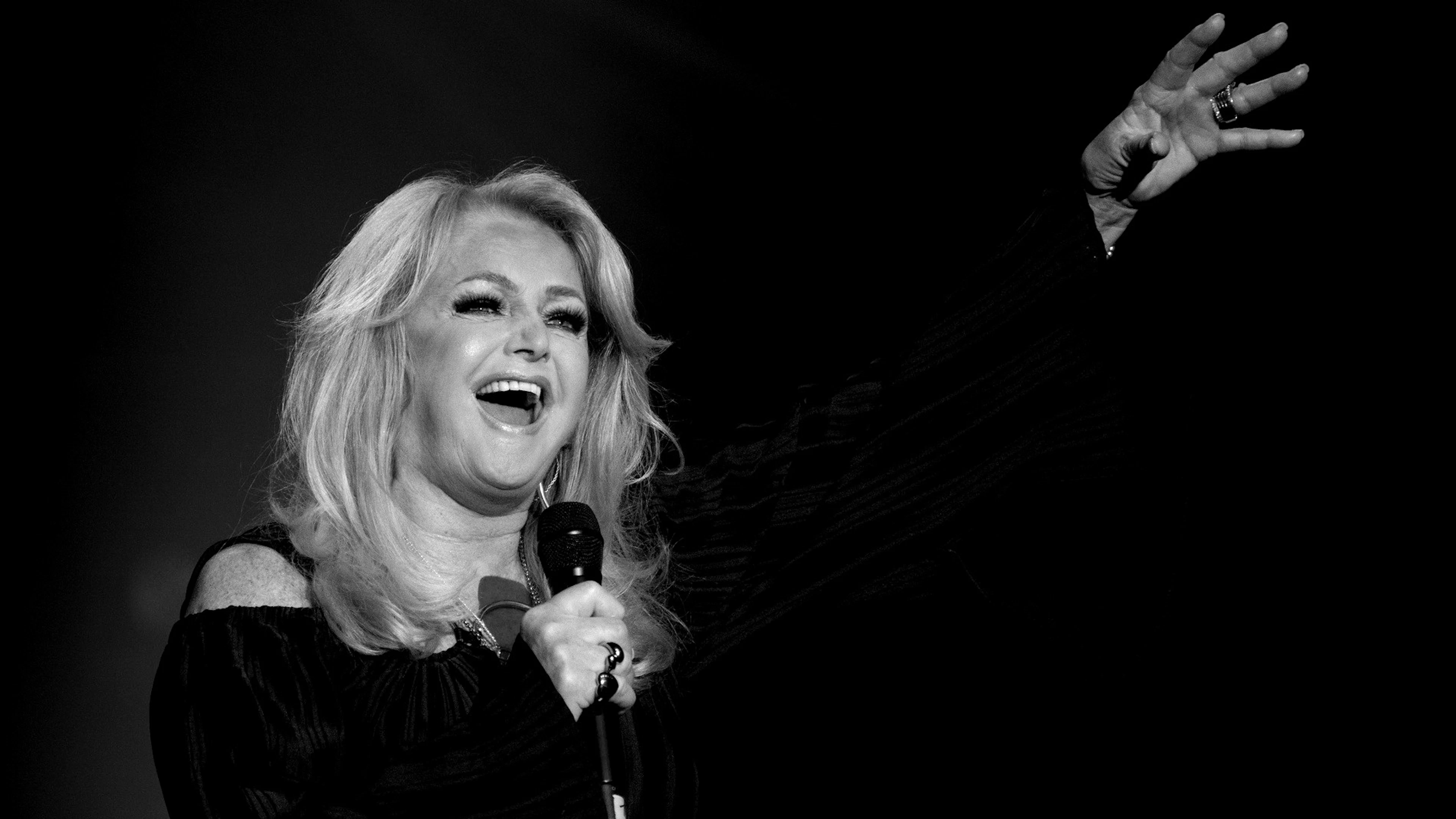 È morta Bonnie Tyler, la star dalla voce roca che conquistò il mondo con: «Total Eclipse of the Heart»
