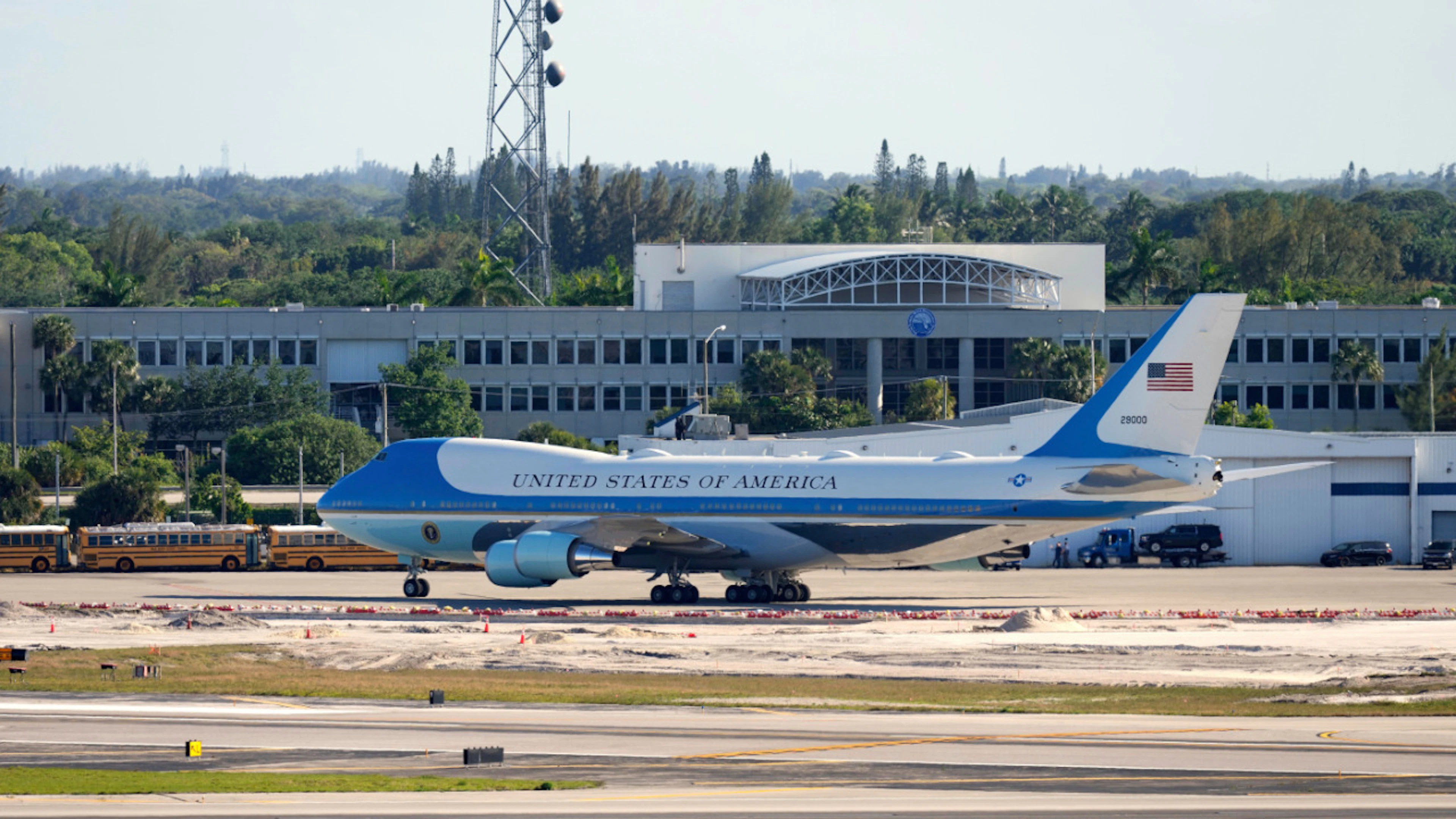 Lo scalo di Palm Beach cambia ufficialmente nome in Trump Airport