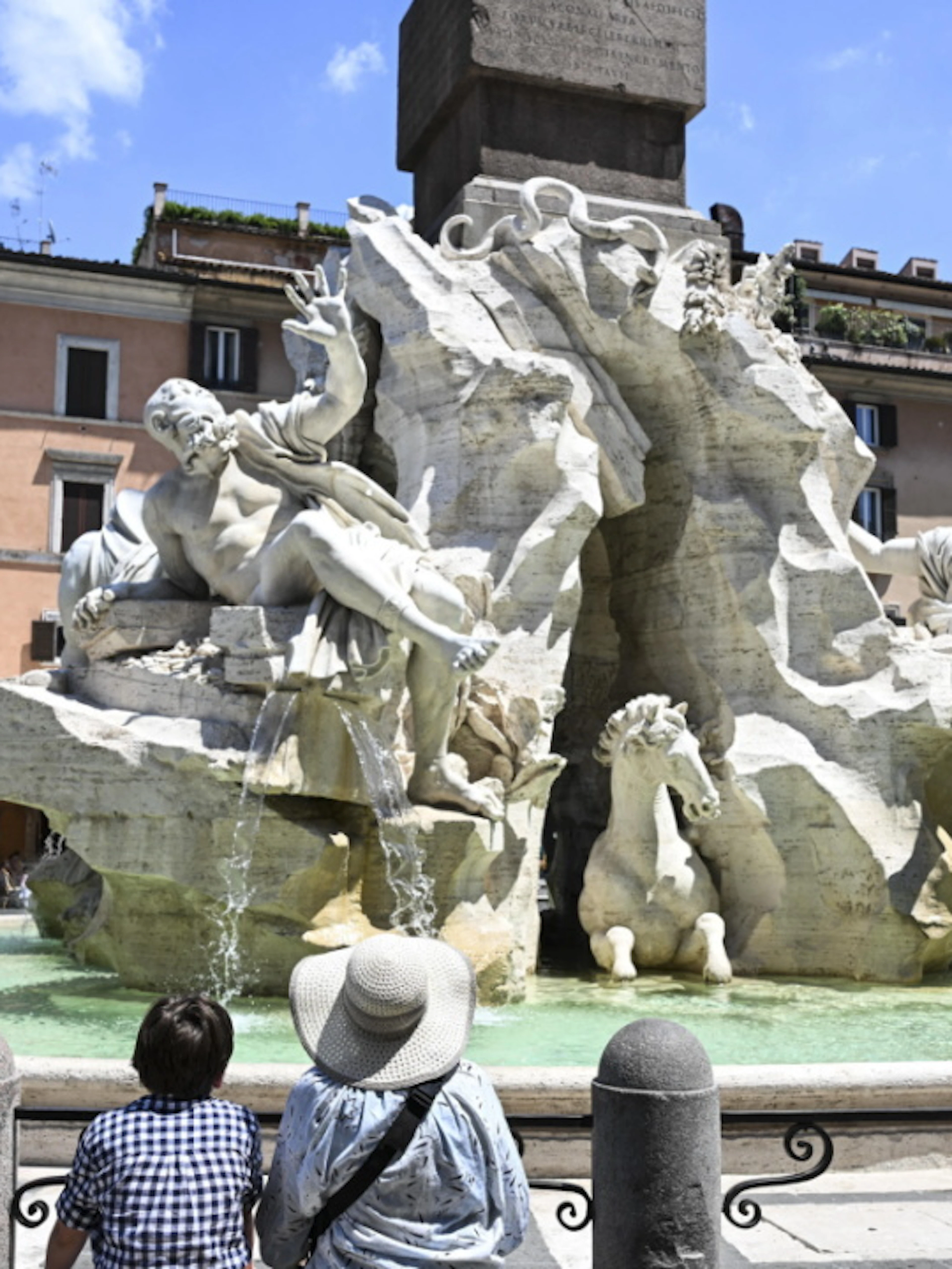 Sei turisti fanno il bagno in una fontana di Roma, multati per 3'300 euro