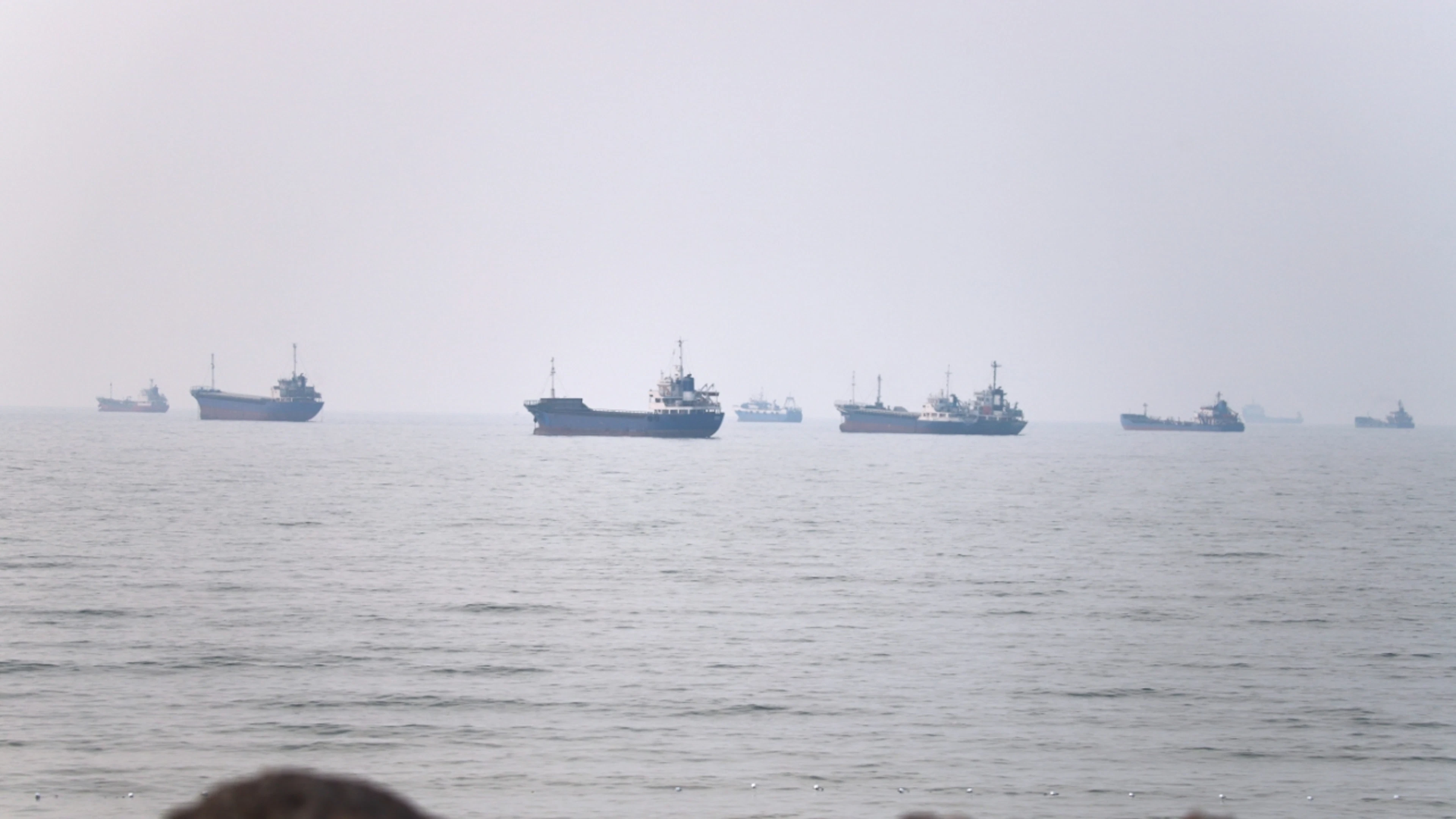 Dopo raid degli USA il traffico navale nello Stretto di Hormuz è quasi fermo