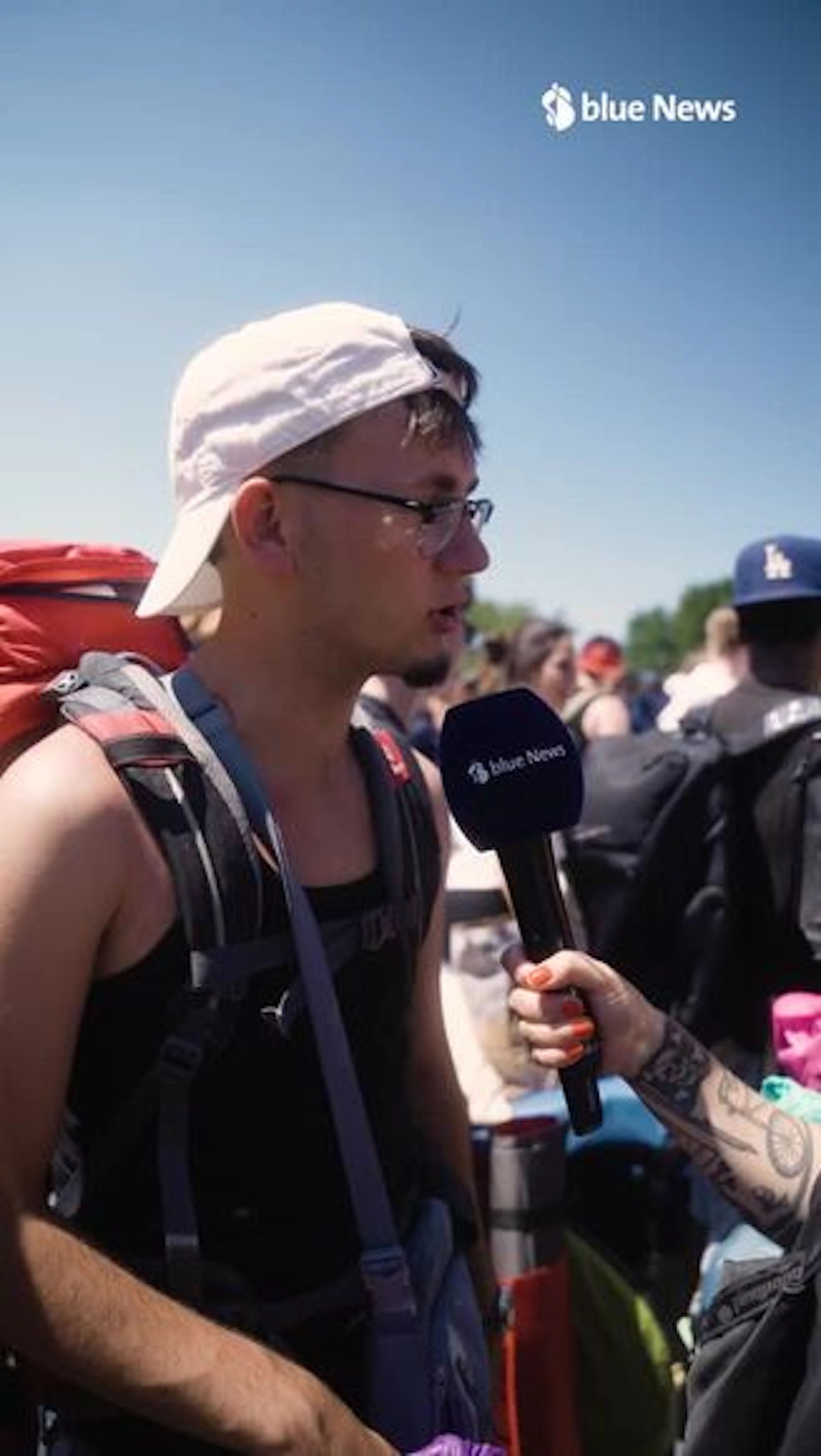Lange Schlange vor dem Eingang am Openair Frauenfeld