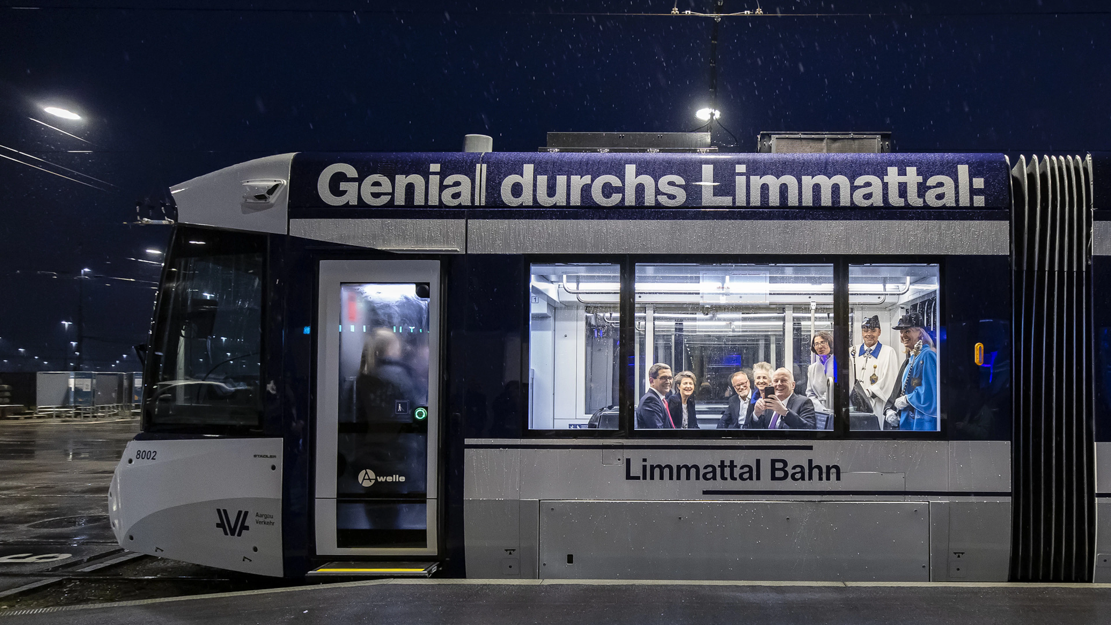Mann attackiert Senior an Tram-Haltestelle – jetzt kassiert er seine Strafe
