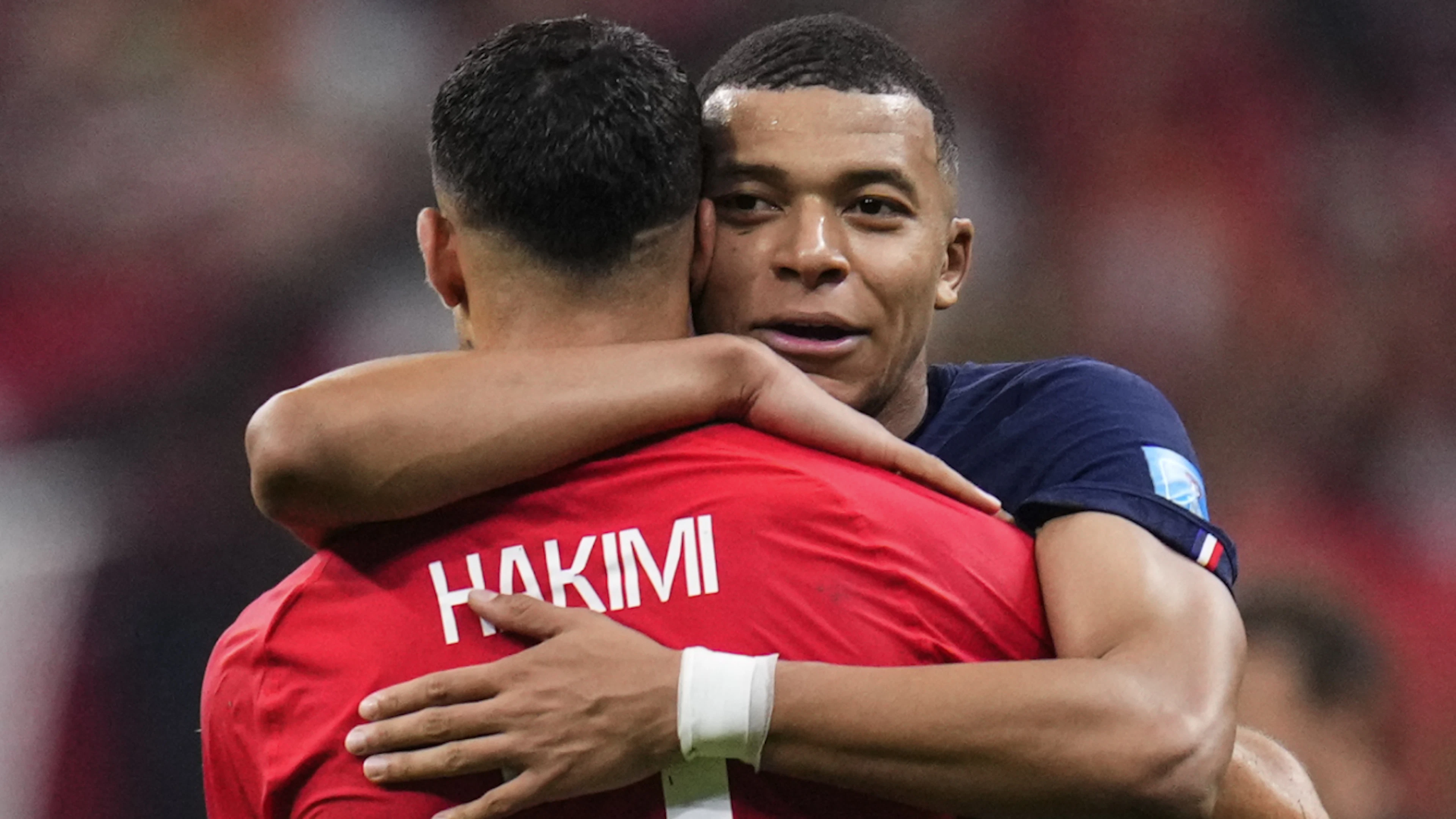 Vor vier Jahren tröstete Kylian Mbappé seinen damaligen Pariser Teamkollegen Achraf Hakimi. Auch diesmal ist Frankreich gegen Marokko in der Favoritenrolle