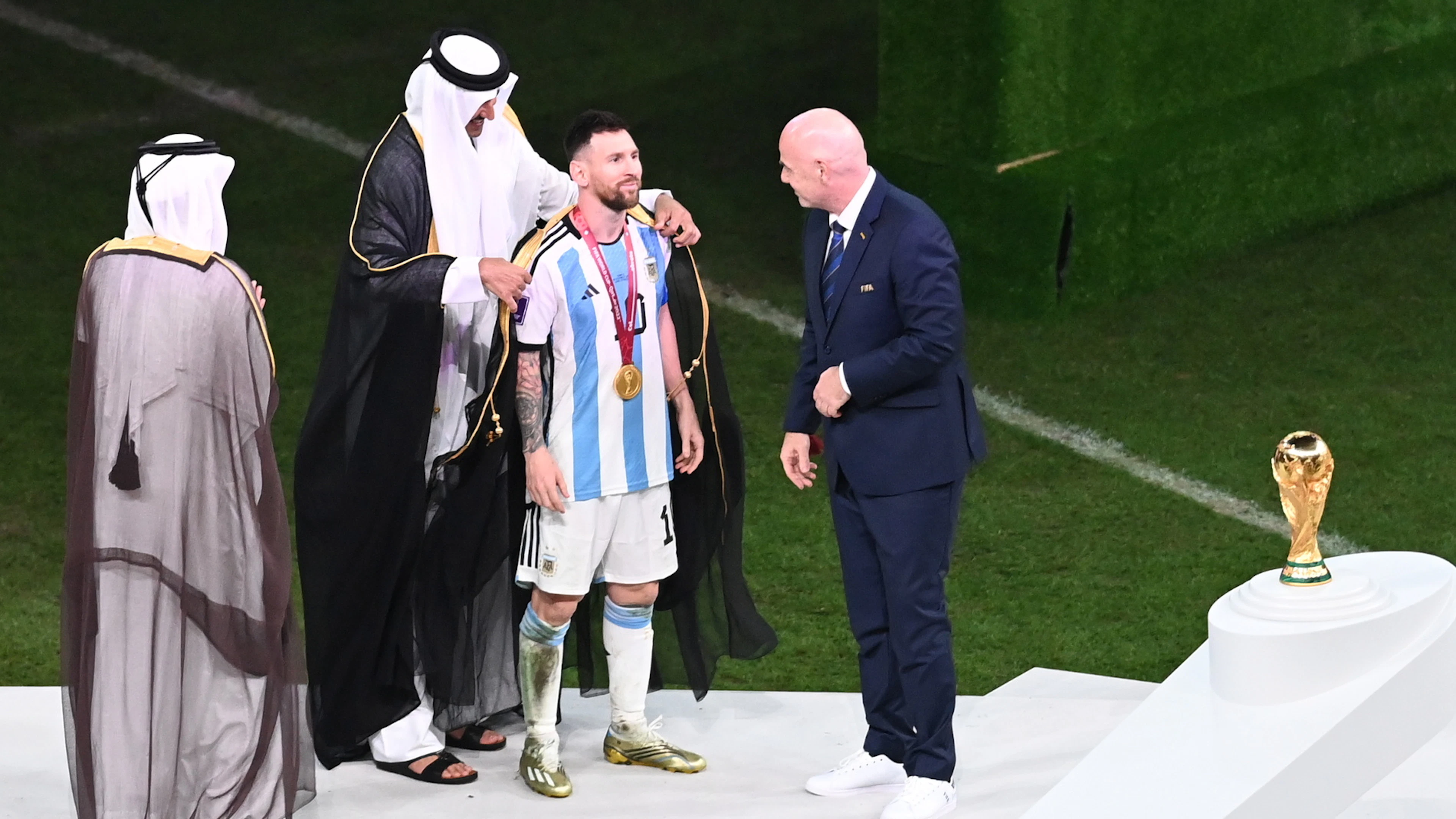 Messi und der Bischt – in Europa viel kritisiert, in Argentinien durchaus beliebt.