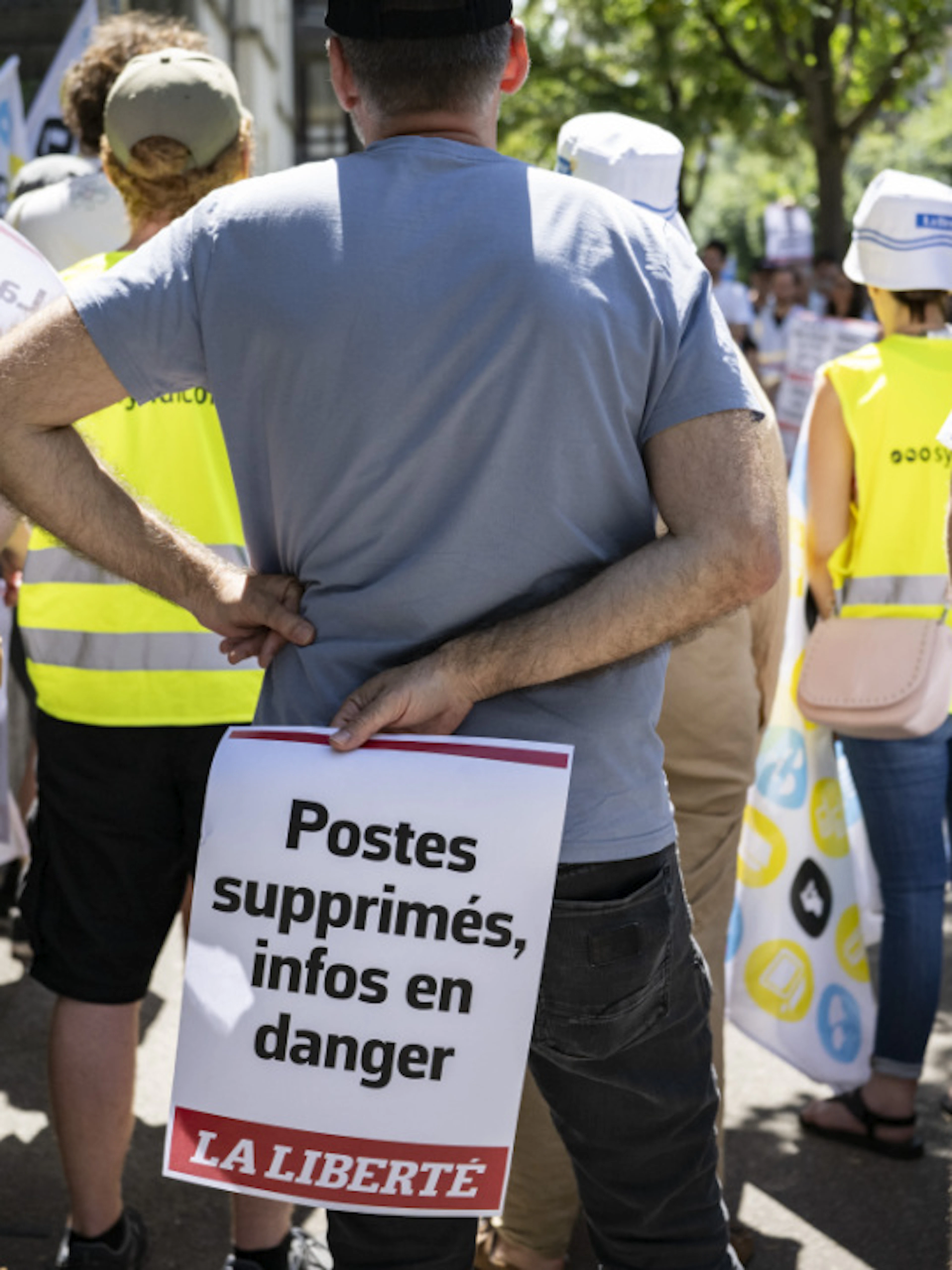 Mobilisation contre la restructuration de St-Paul Médias à Fribourg