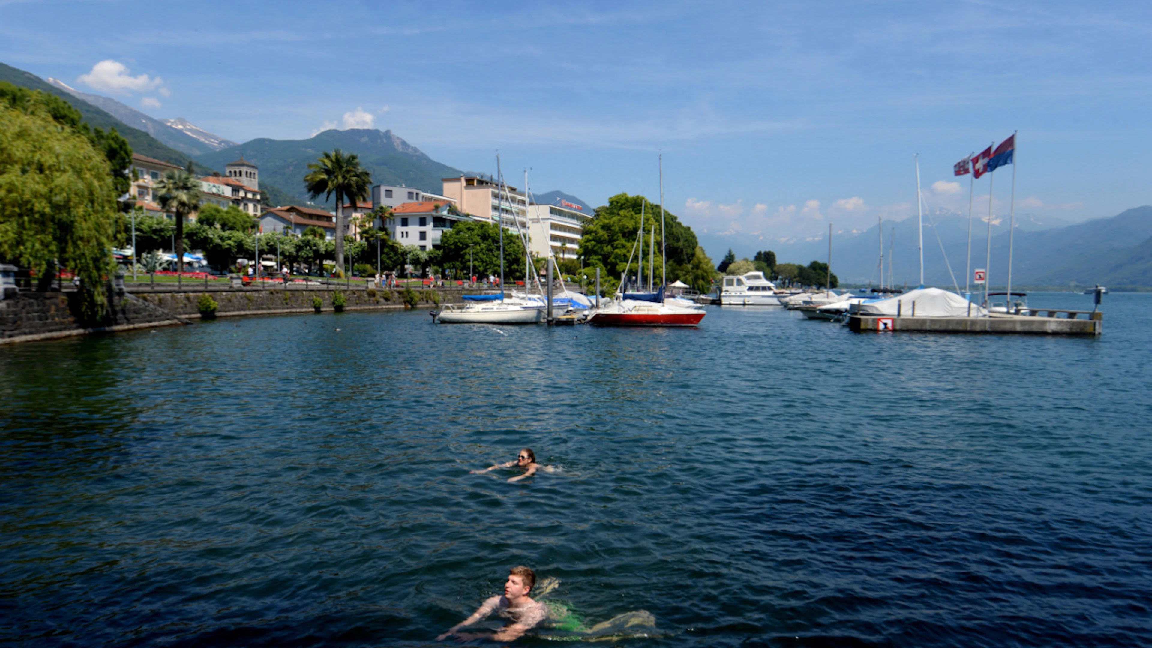 Blaualgen haben sich im Lago Maggiore aufgelöst