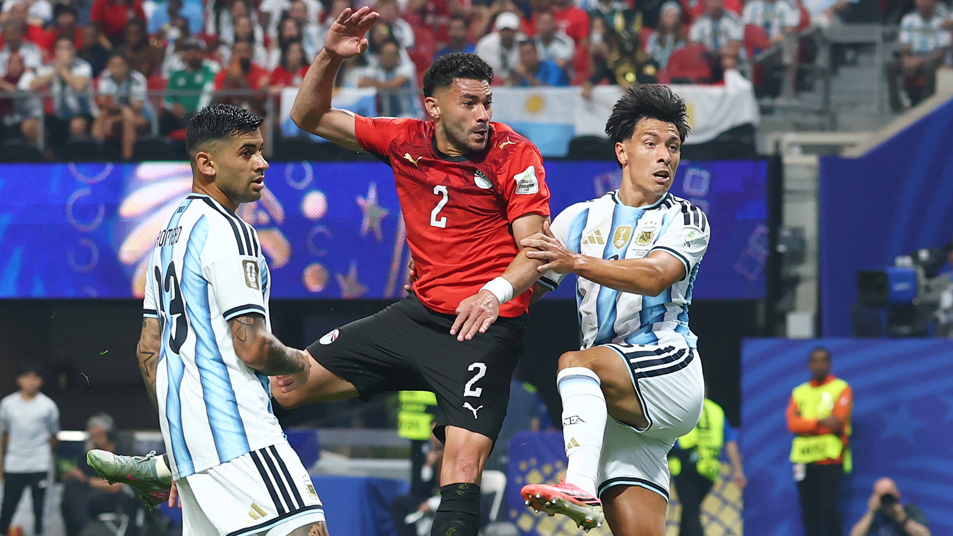 The defensive duo of Lisandro Martínez (right) and Cristian Romero was not unbeatable in the knockout stage.