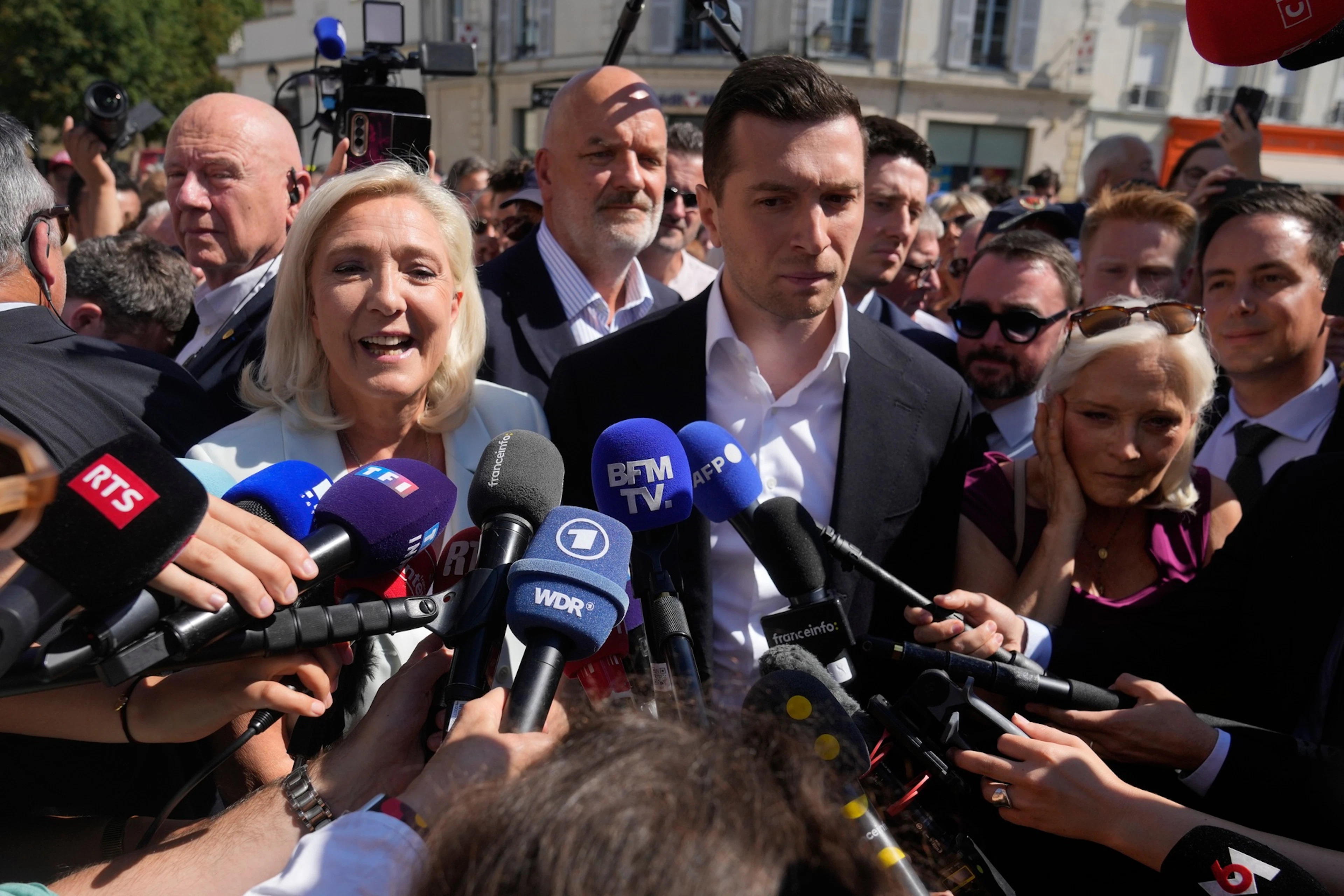 Marine Le Pen e Jordan Bardella.
