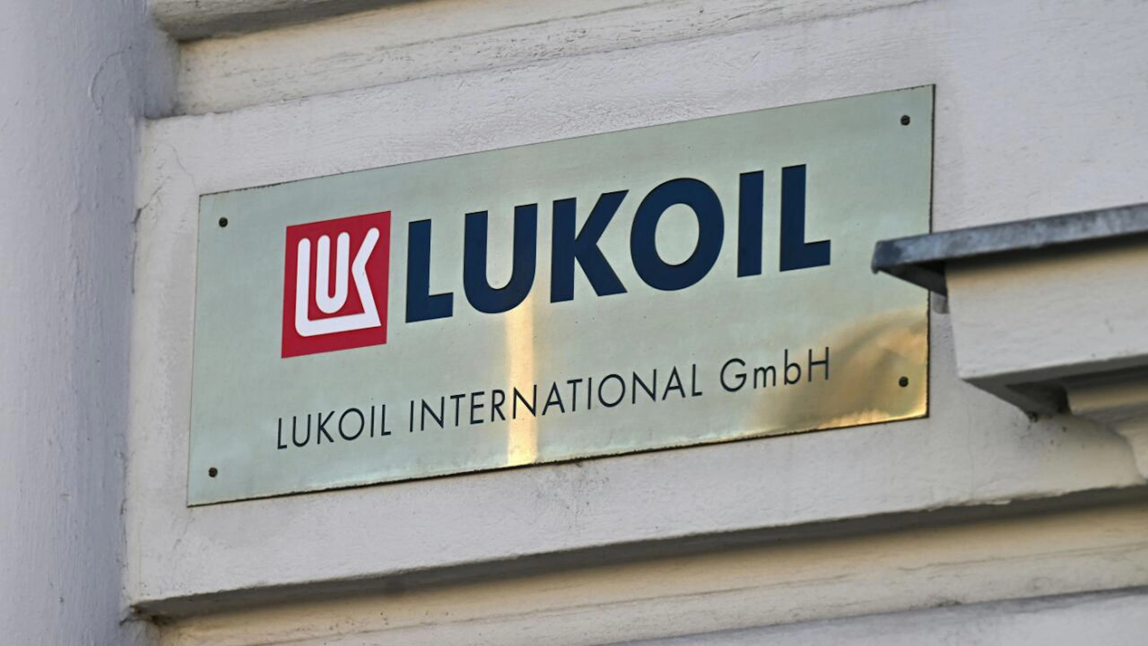 Depositi di petrolio russi colpiti da droni ucraini