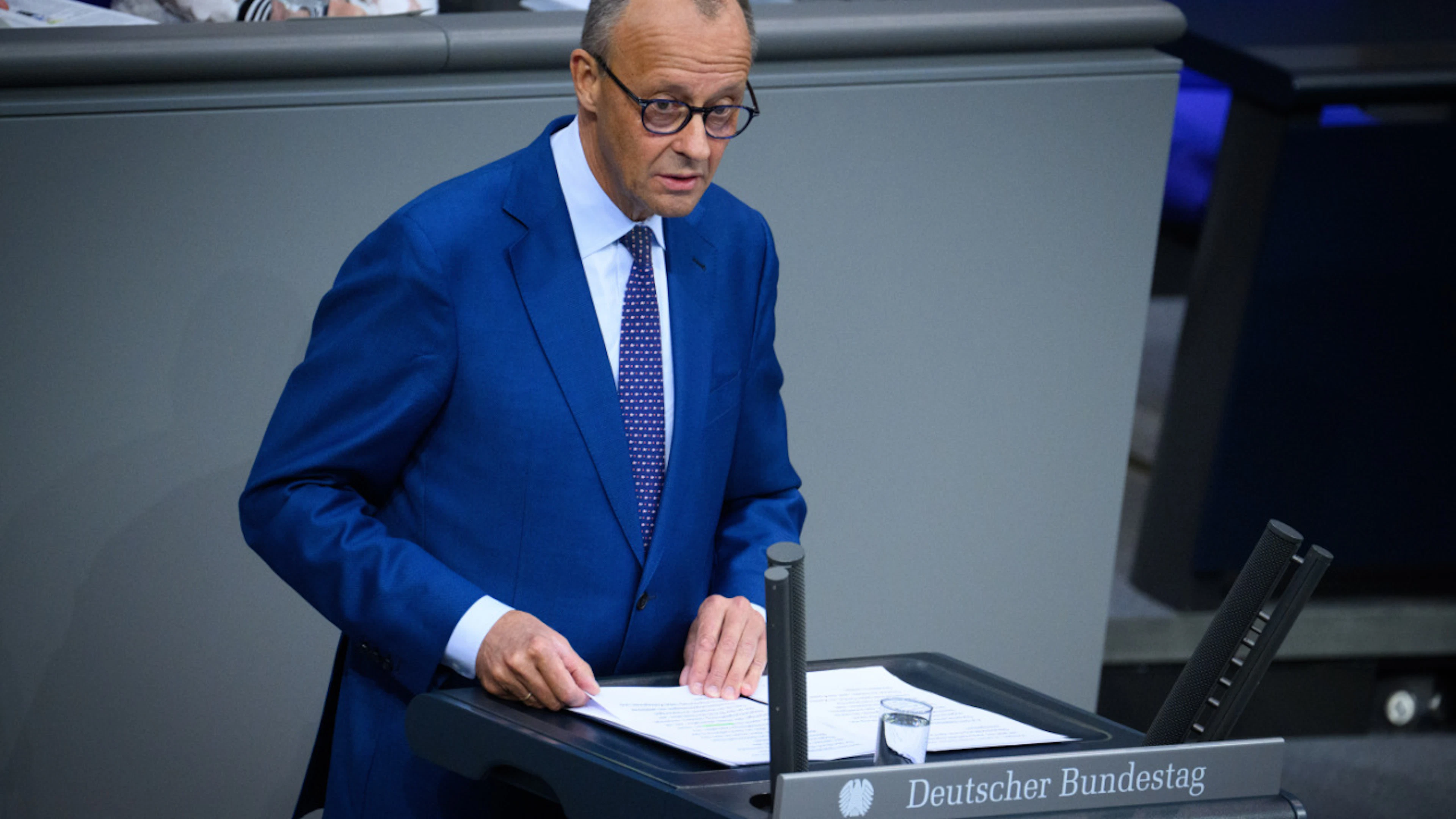 Chaos im Bundestag – Merz unterbricht Rede und teilt gegen Zwischenrufer aus