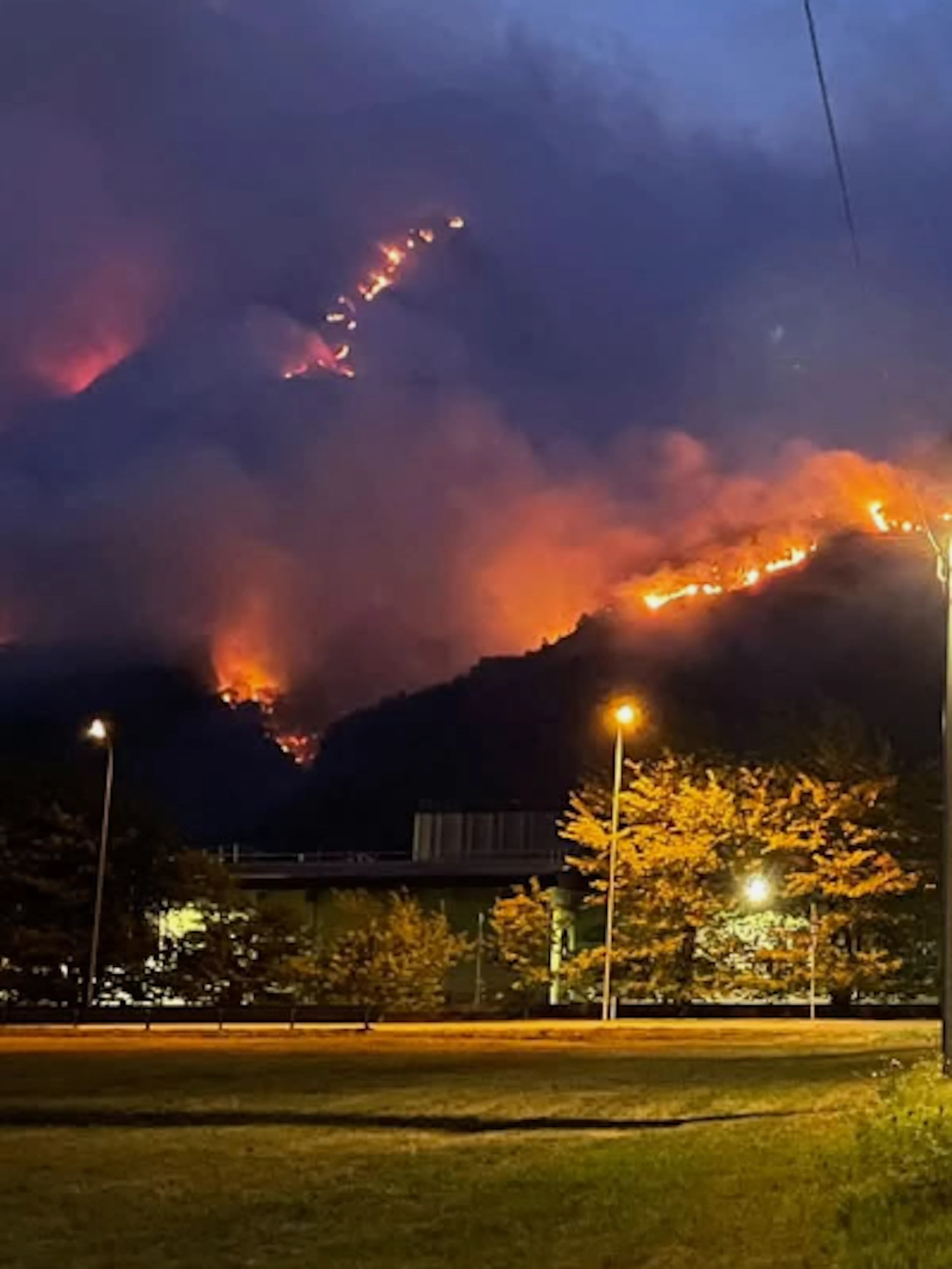 Le feu se rapproche de la Suisse: Alertswiss déclenche une alerte