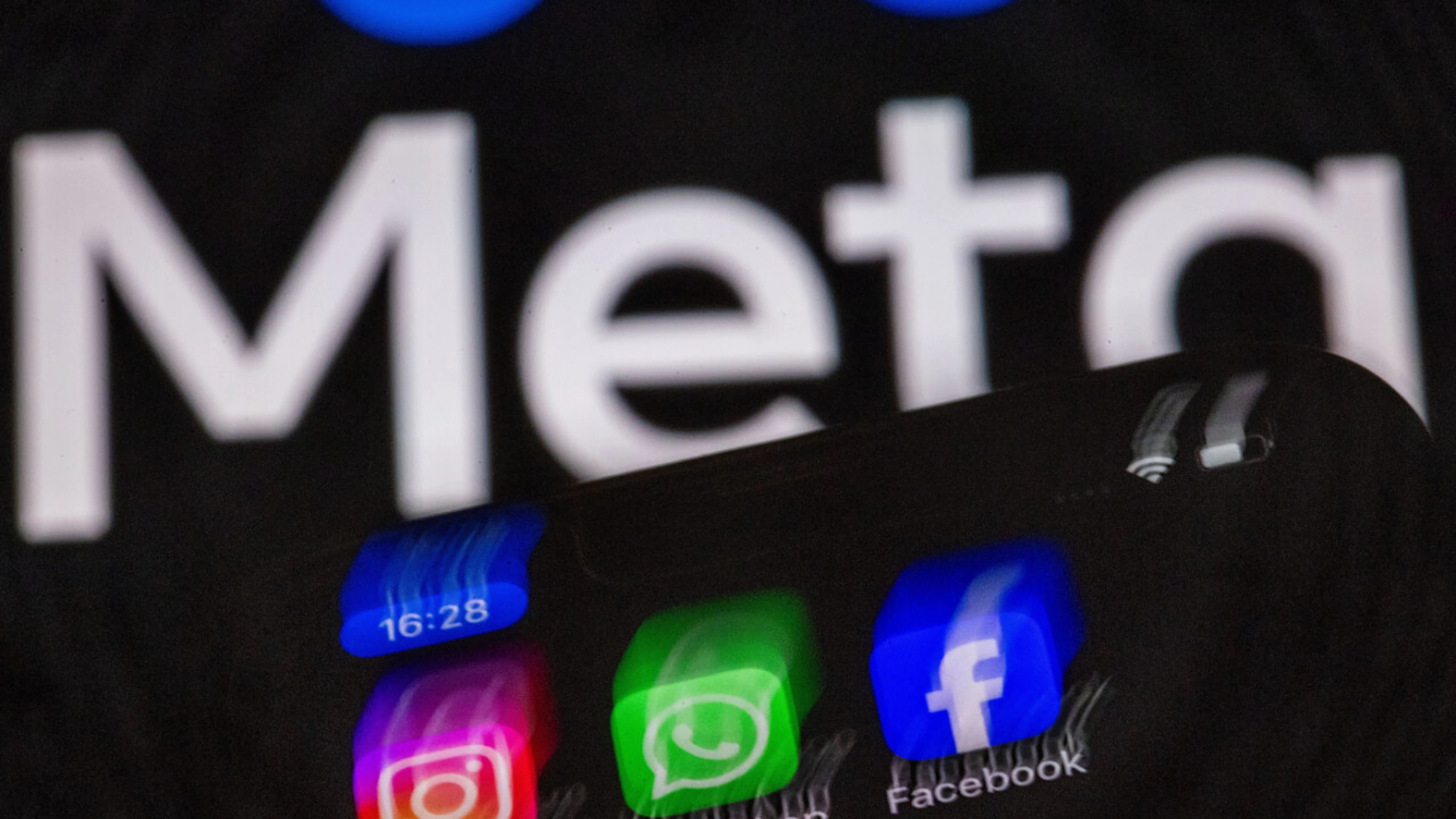 Design di Instagram e Facebook crea dipendenza, violato il DSA