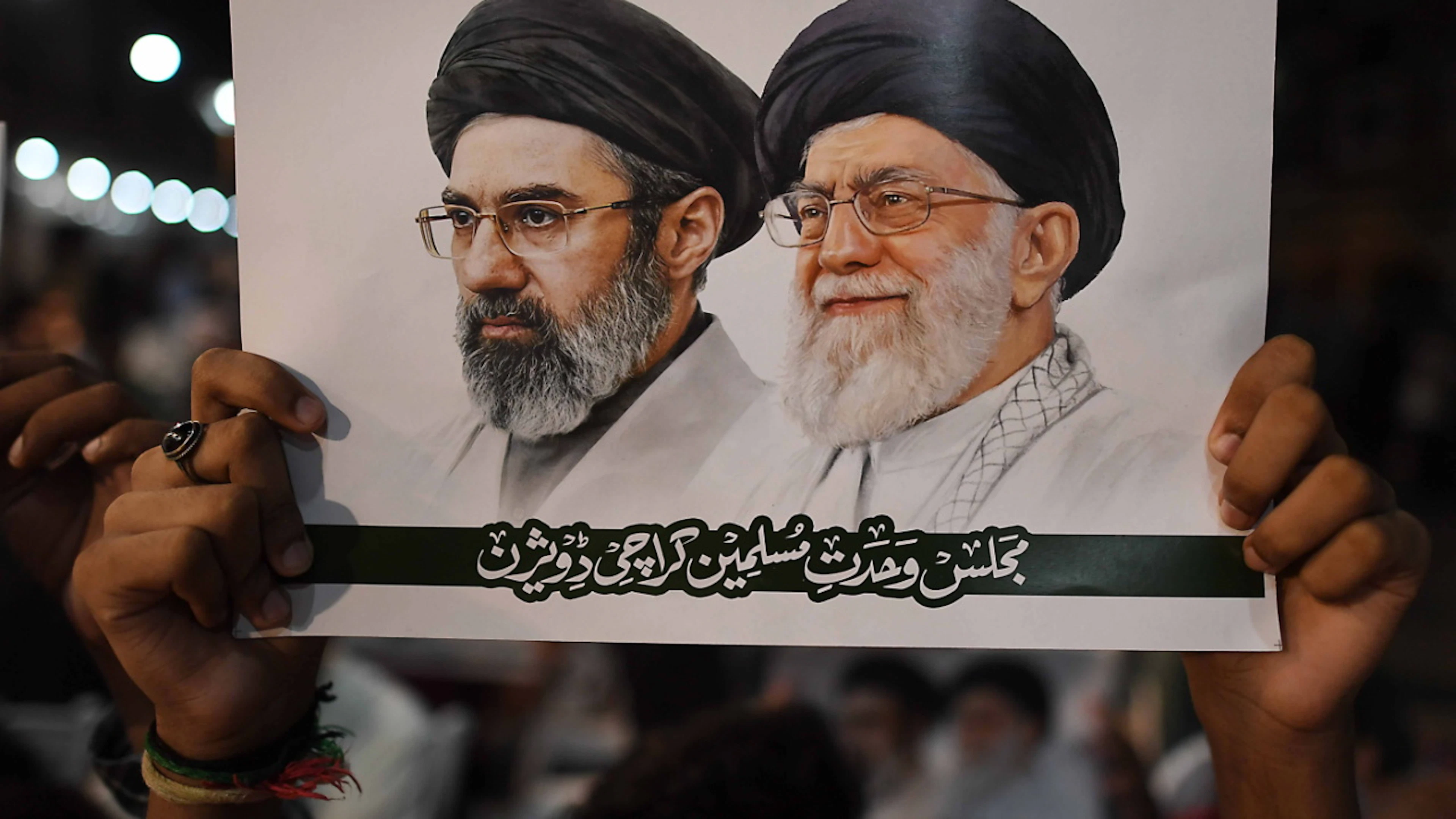 A tutti i cortei funebri la di Mojtaba Khamenei era ben presente accanto a quello del defunto padre Ali Khamenei