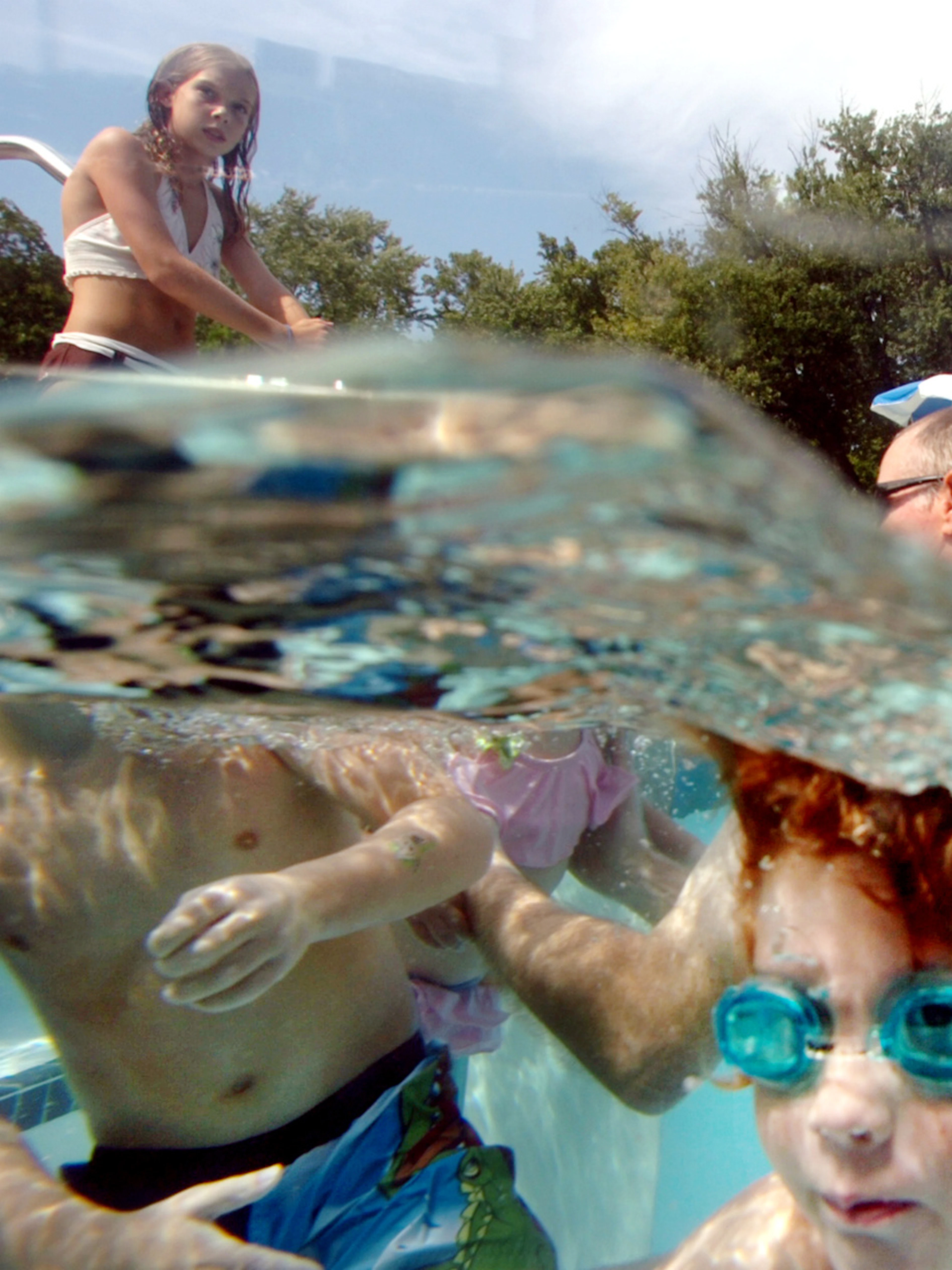 Fare pipì in piscina può essere pericoloso, ecco perché
