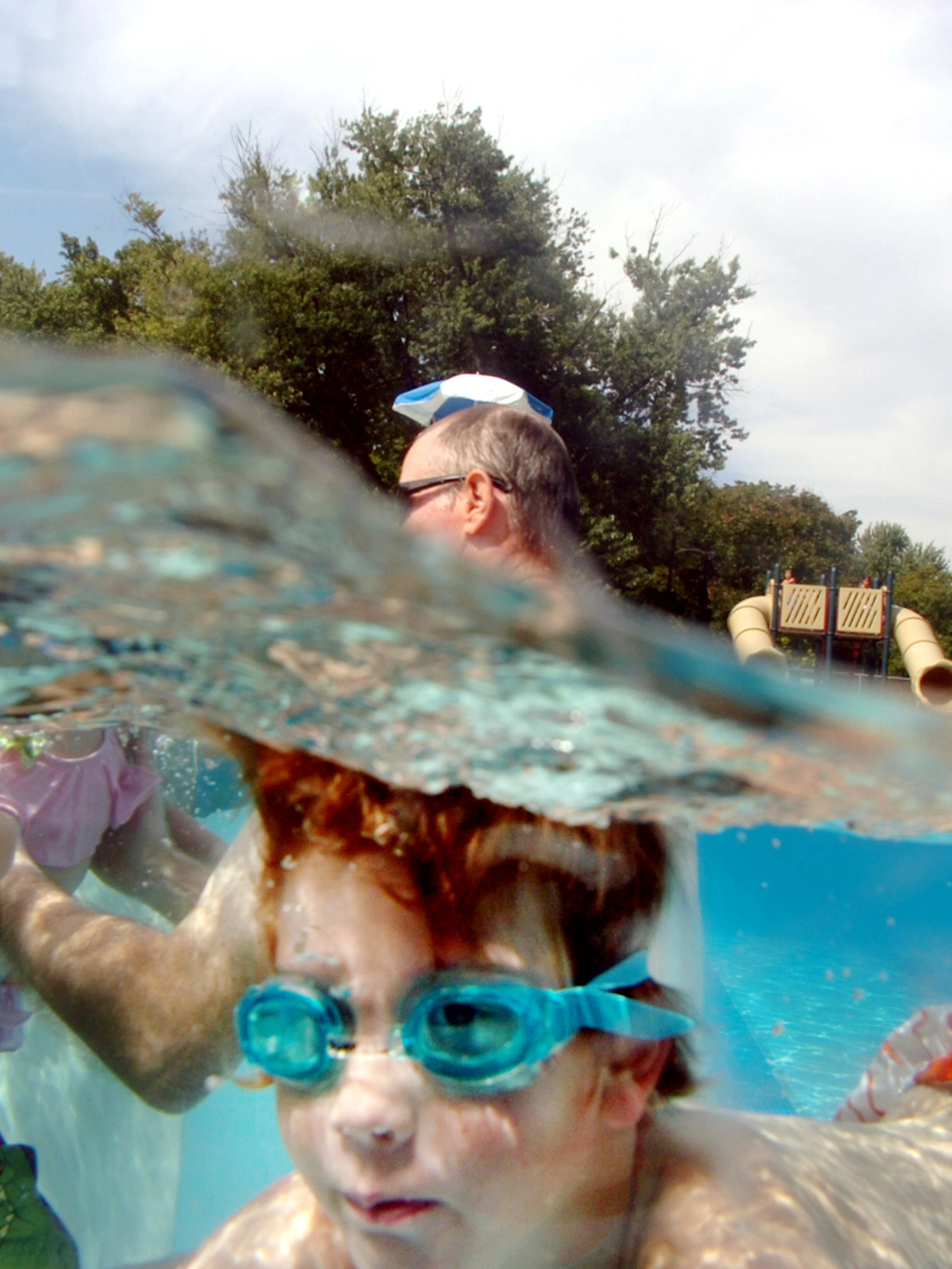Attention: faire pipi dans la piscine peut être dangereux !