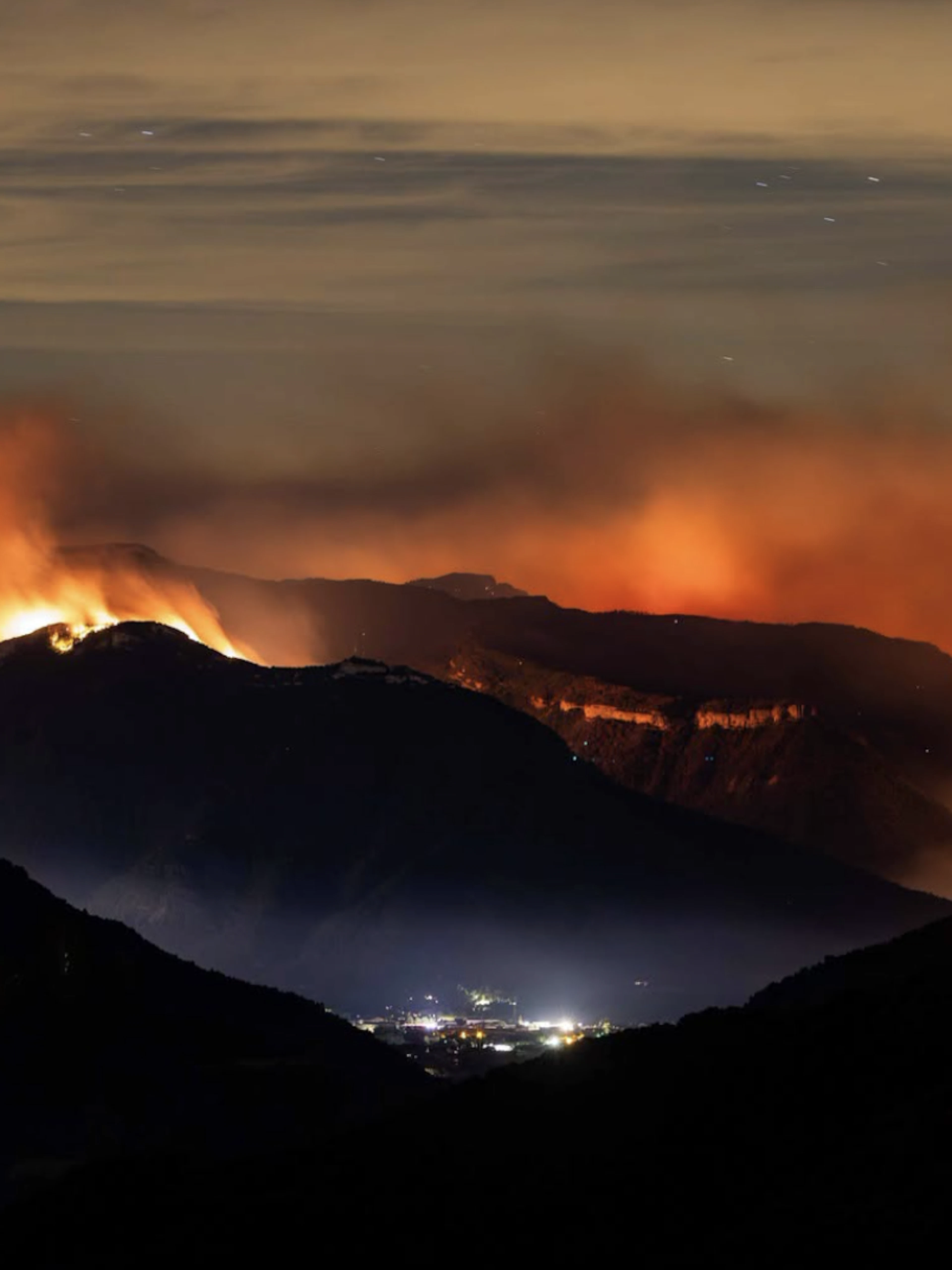 Incendies en France : des milliers d'hectares touchés, la vigilance reste maximale