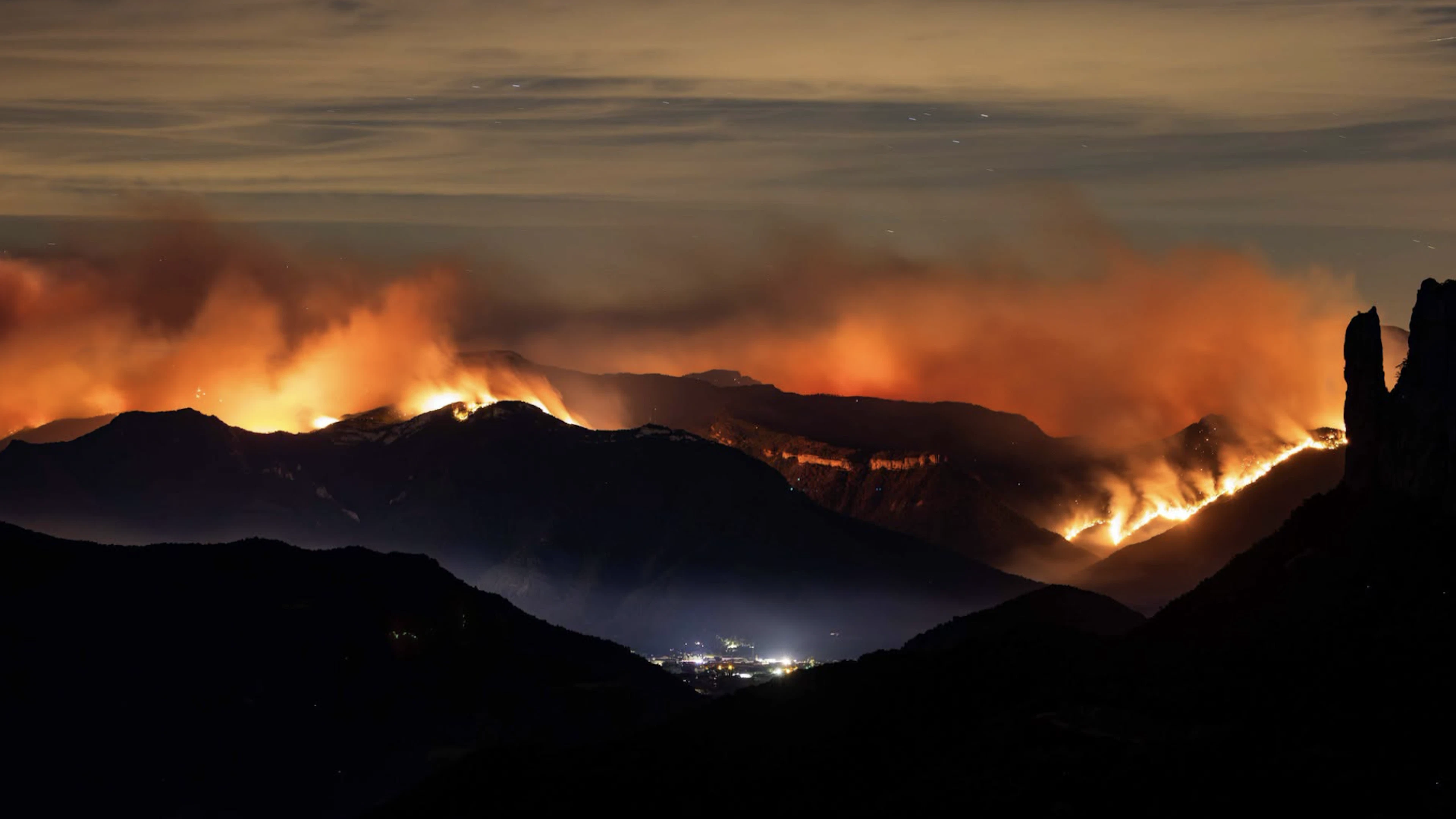 La fuite terrifiante face aux flammes en Espagne
