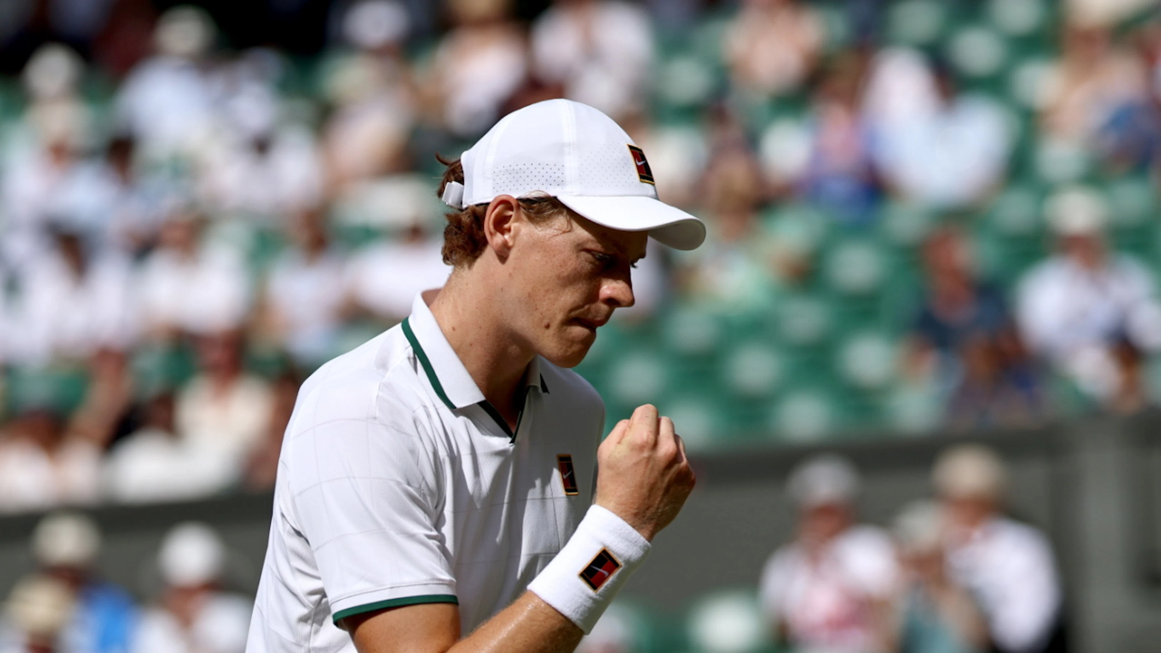 Sinner éteint le rêve de Djokovic d'un 25e titre du Grand Chelem