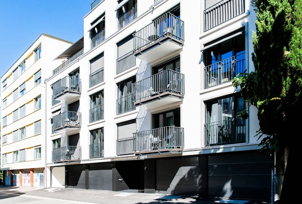 In Zurich, a 2-room apartment costs 6500 francs per month