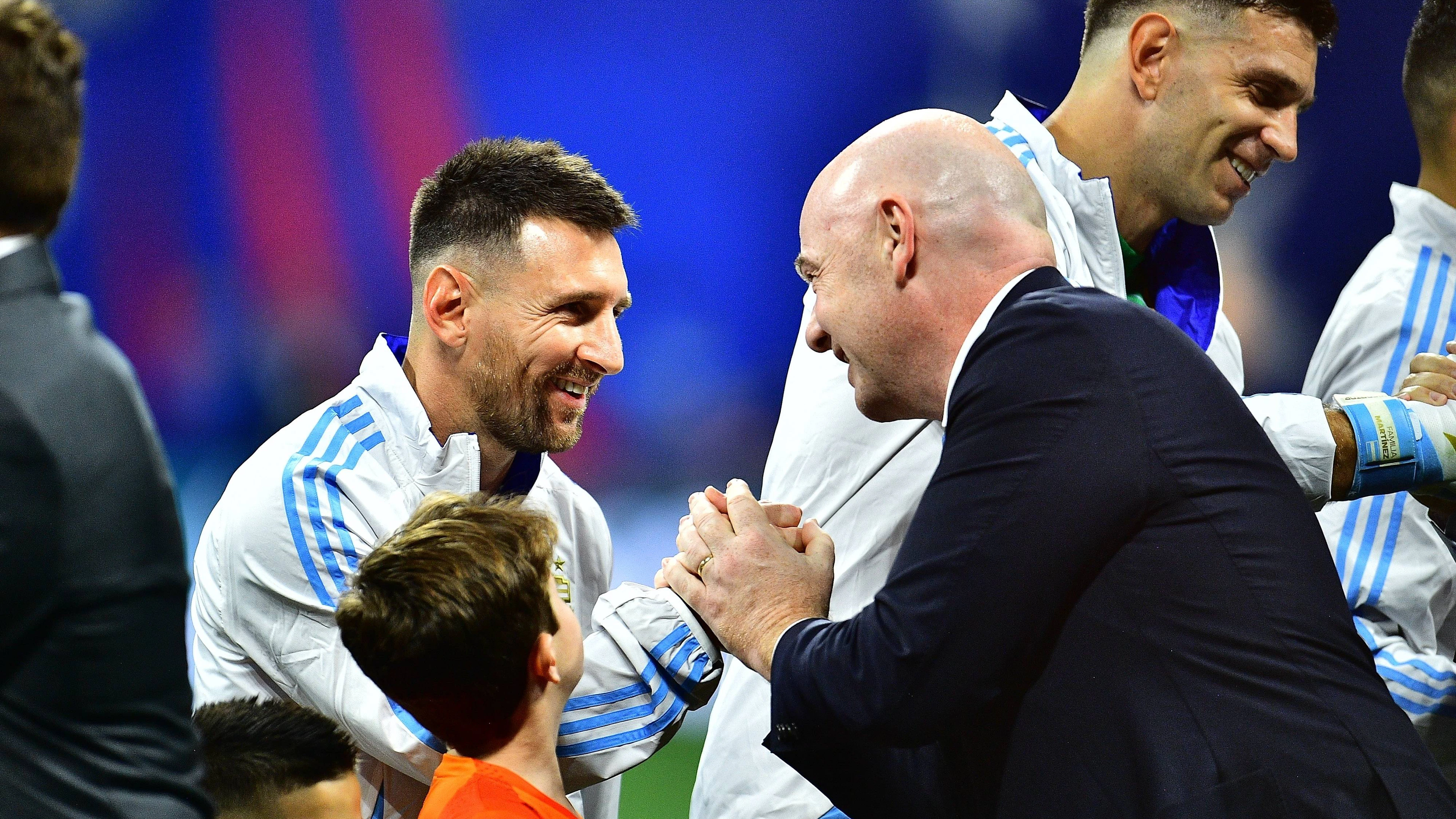 Verschwörungstheorien um Messi und Co. – muss die Nati gegen viel mehr als 11 Argentinier spielen?