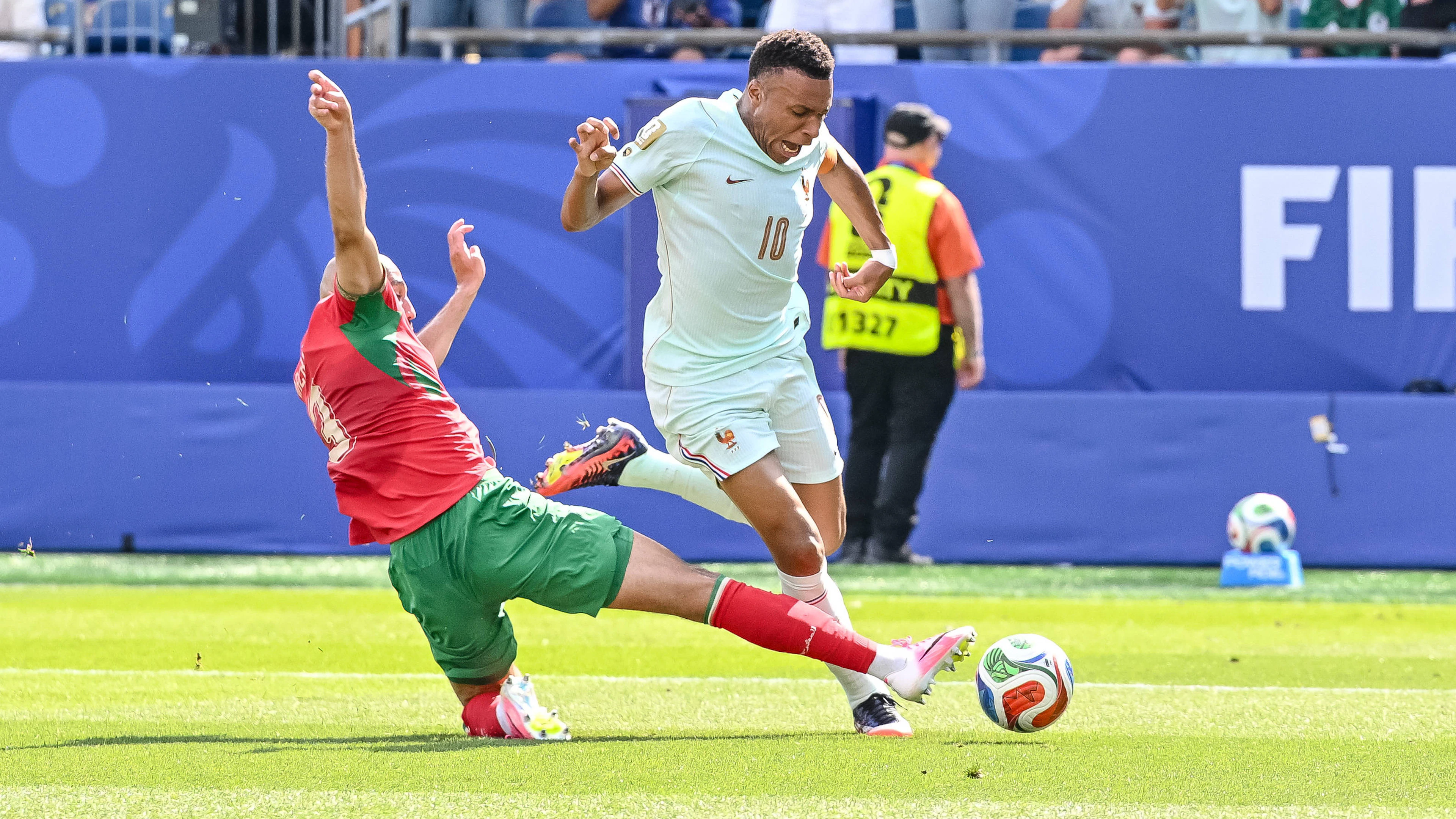 Experten uneinig: War das wirklich ein Elfmeter für Kylian Mbappé?