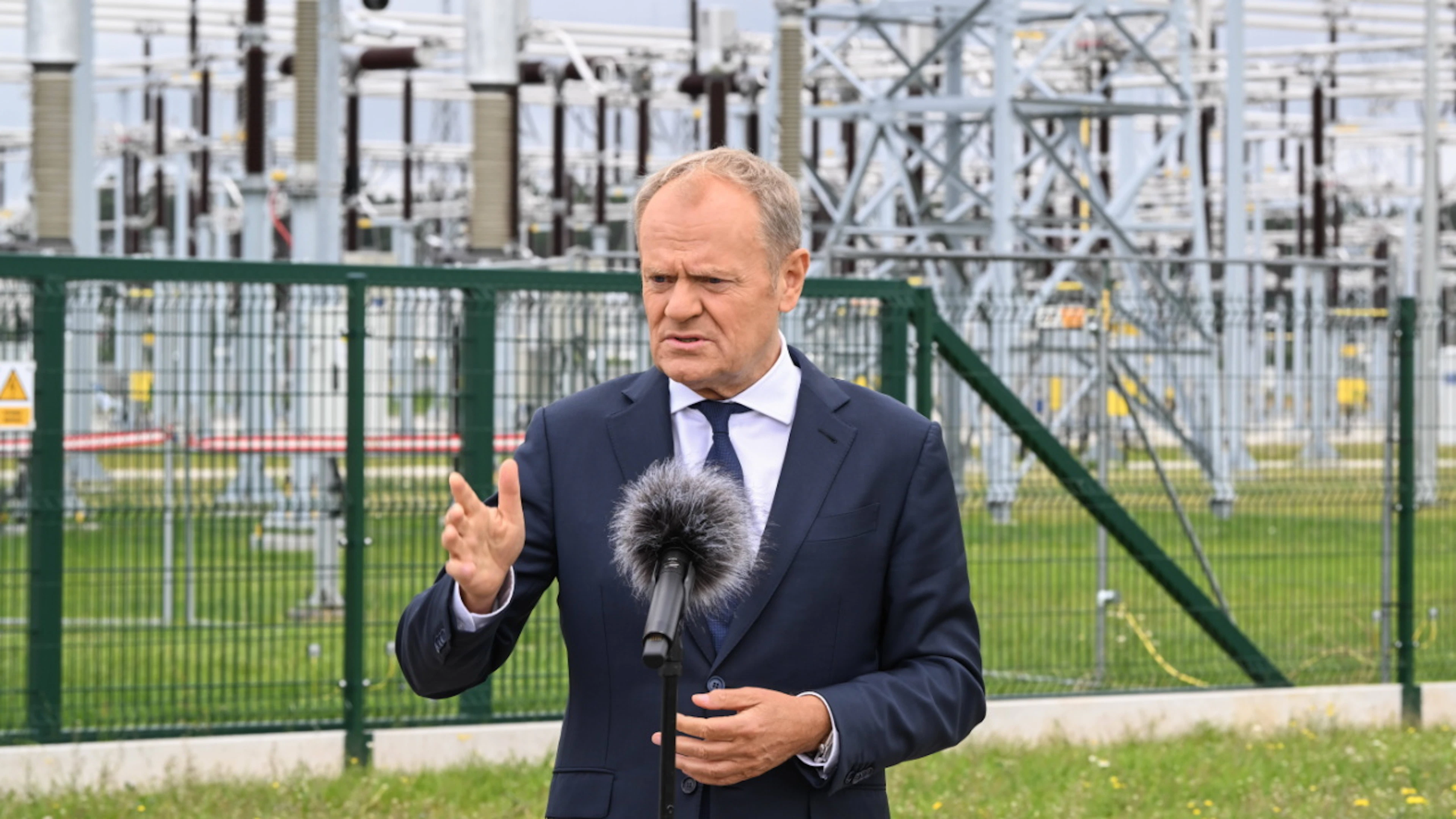 Polens Premierminister Donald Tusk hat die 400 kV Substation in Choczewo eröffnet, wo die Energie der neuen Ostsee-Windturbinen an Land kommt.